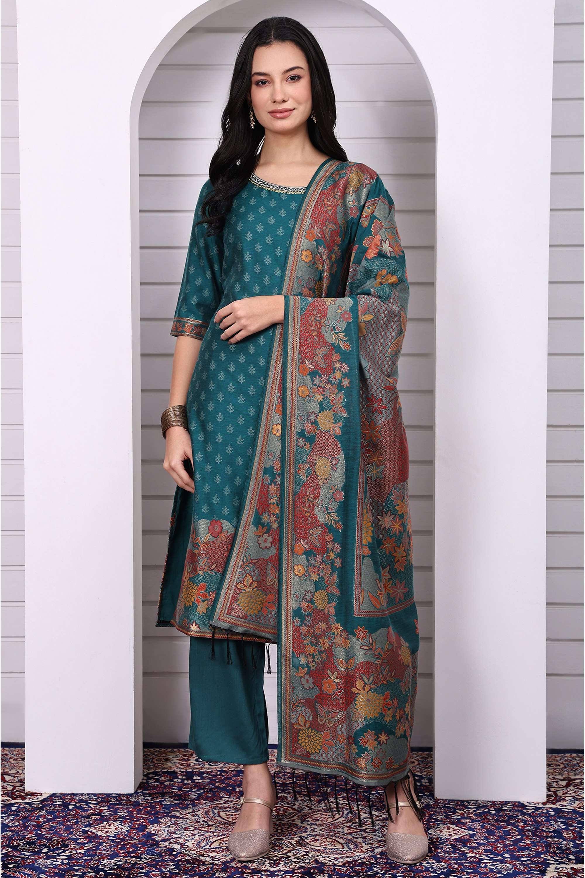 Floral-Blended-Fabric-Round-Neck-Women-s-Fusion-Wear-Kurta-Set