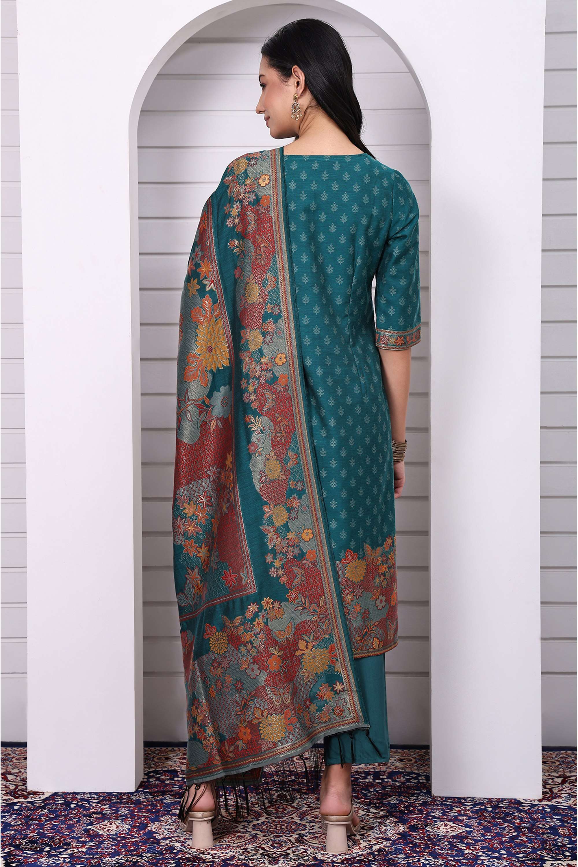 Floral-Blended-Fabric-Round-Neck-Women-s-Fusion-Wear-Kurta-Set