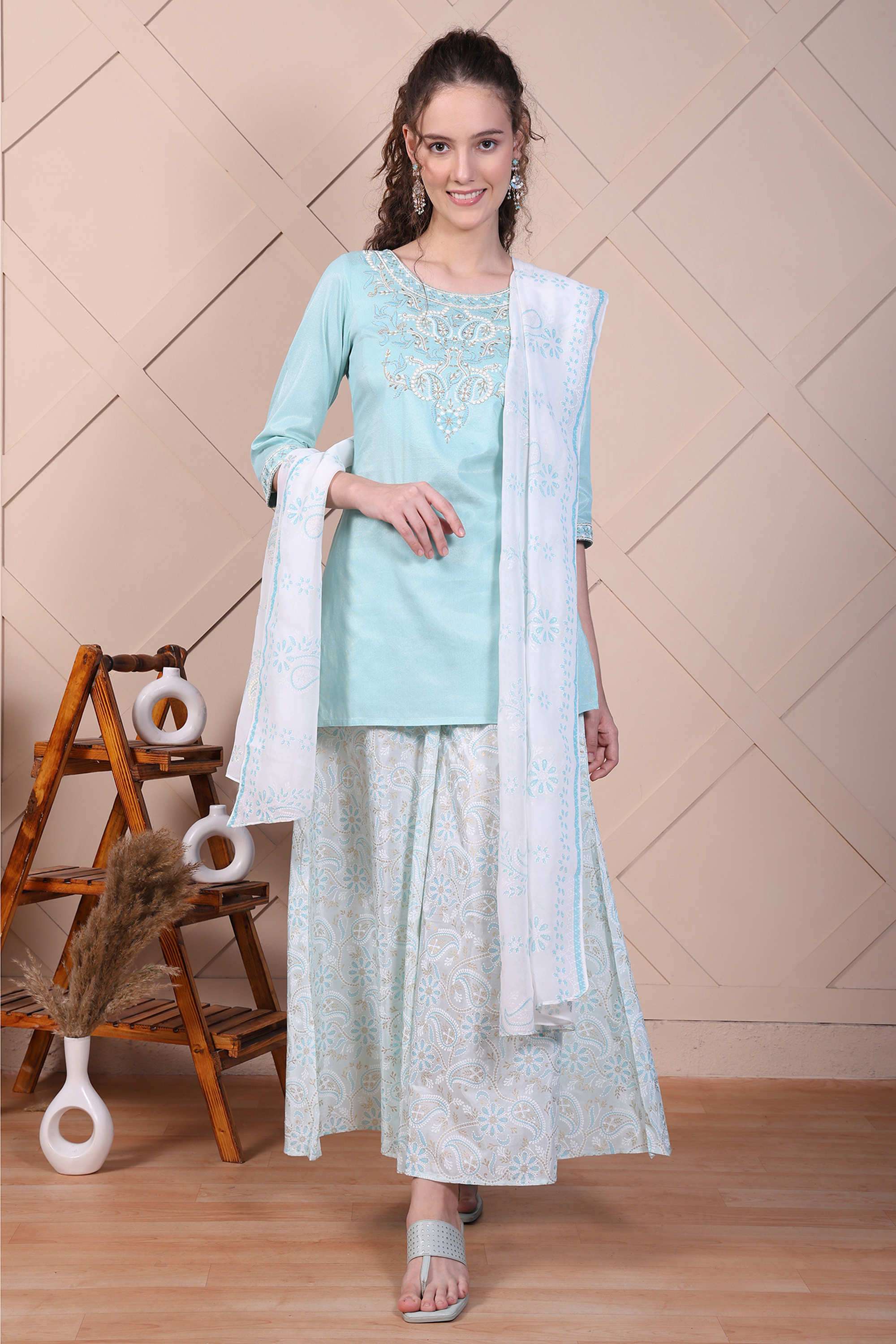 Embroidered-Mid-Thigh-Viscose-Woven-Women-s-Kurta-Set
