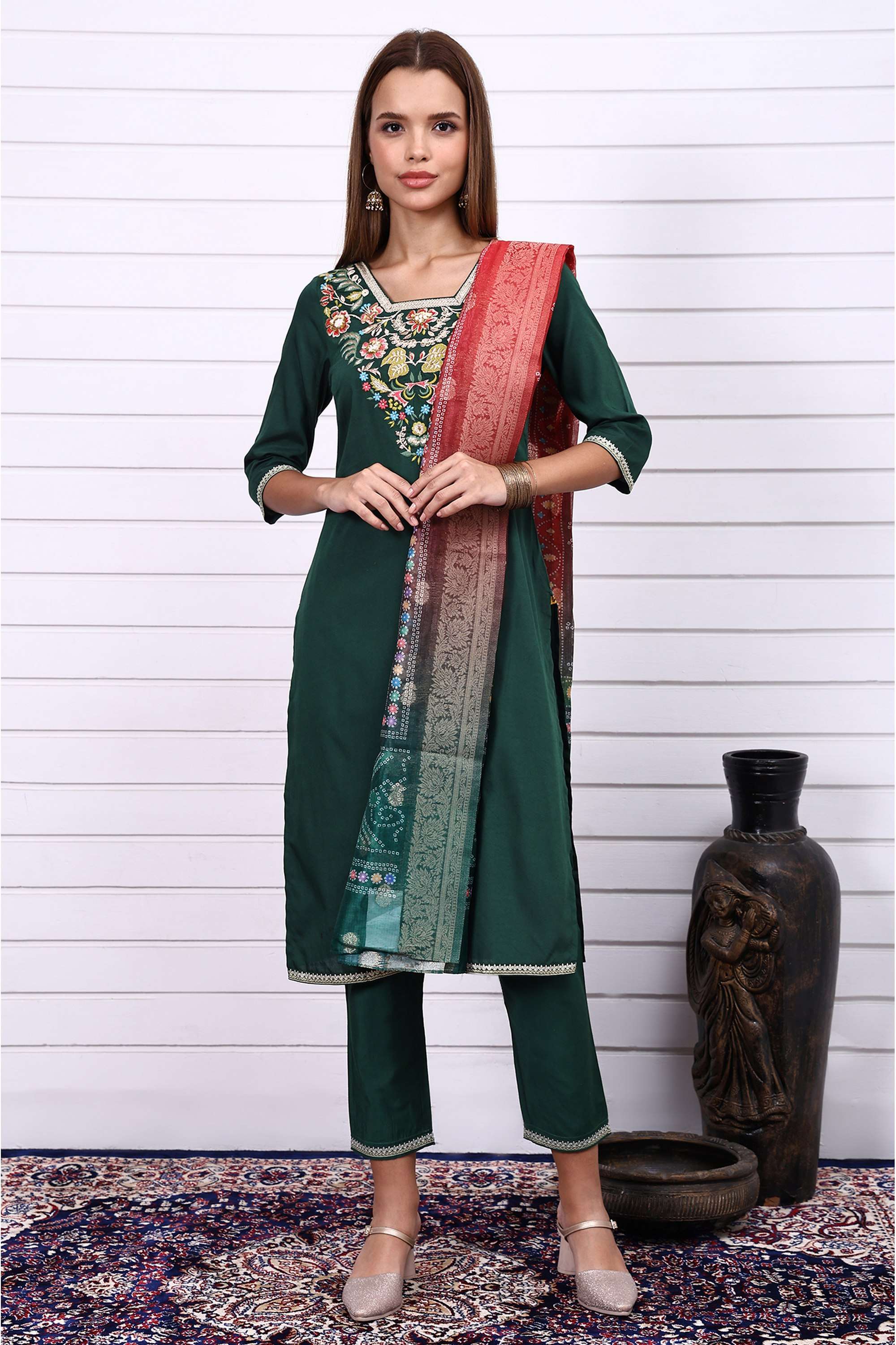 Solid-Blended-Fabric-Square-Neck-Women-s-Ethnic-Kurta-Set