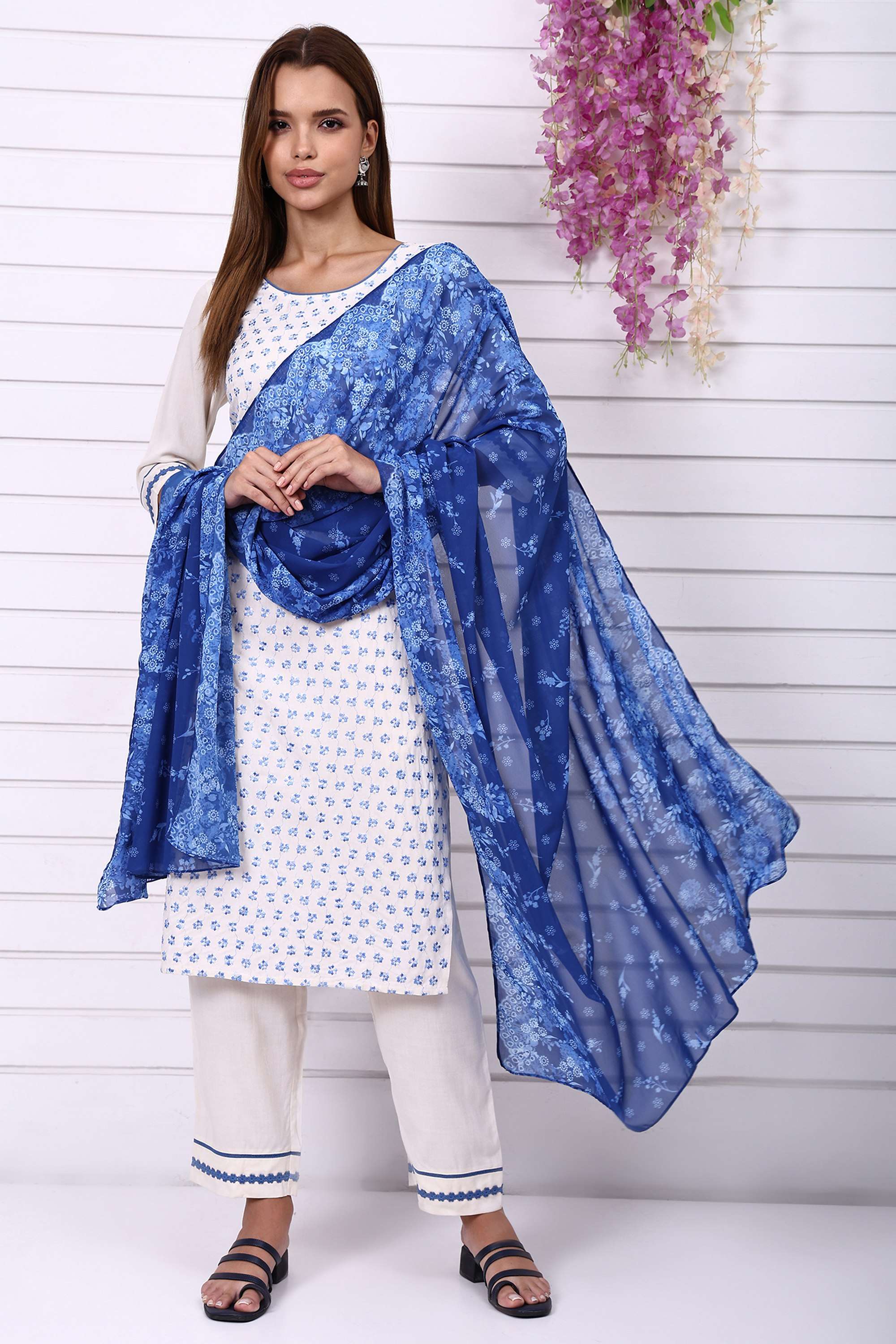 Embroidered-Viscose-Women-s-Fusion-Wear-Kurta-Set