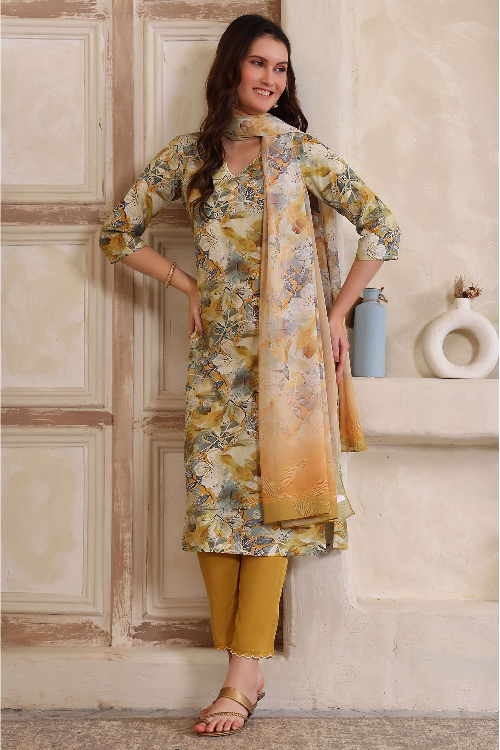 Textured-Viscose-Round-Neck-Women-s-Fusion-Wear-Kurta-Set