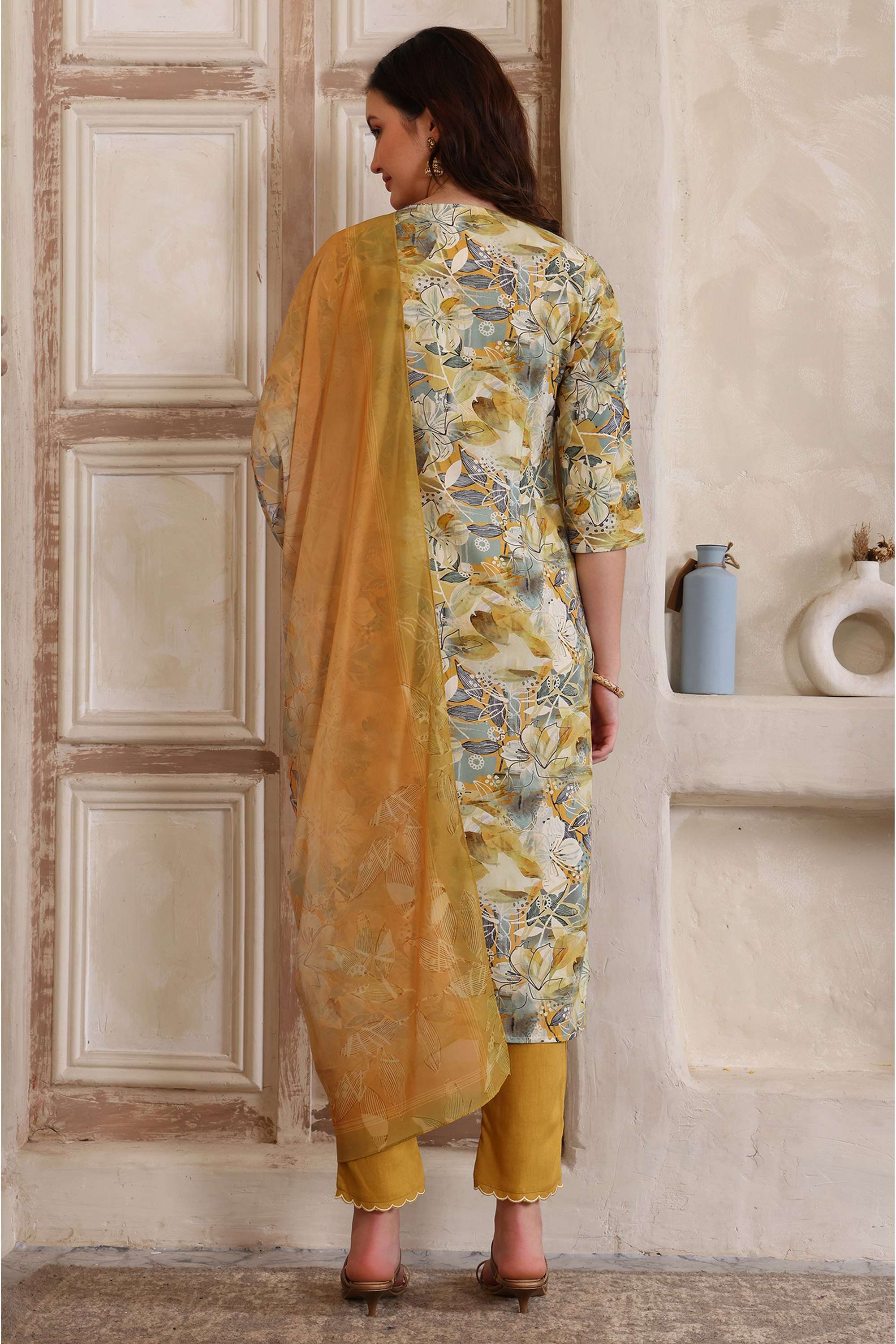 Textured-Viscose-Round-Neck-Women-s-Fusion-Wear-Kurta-Set