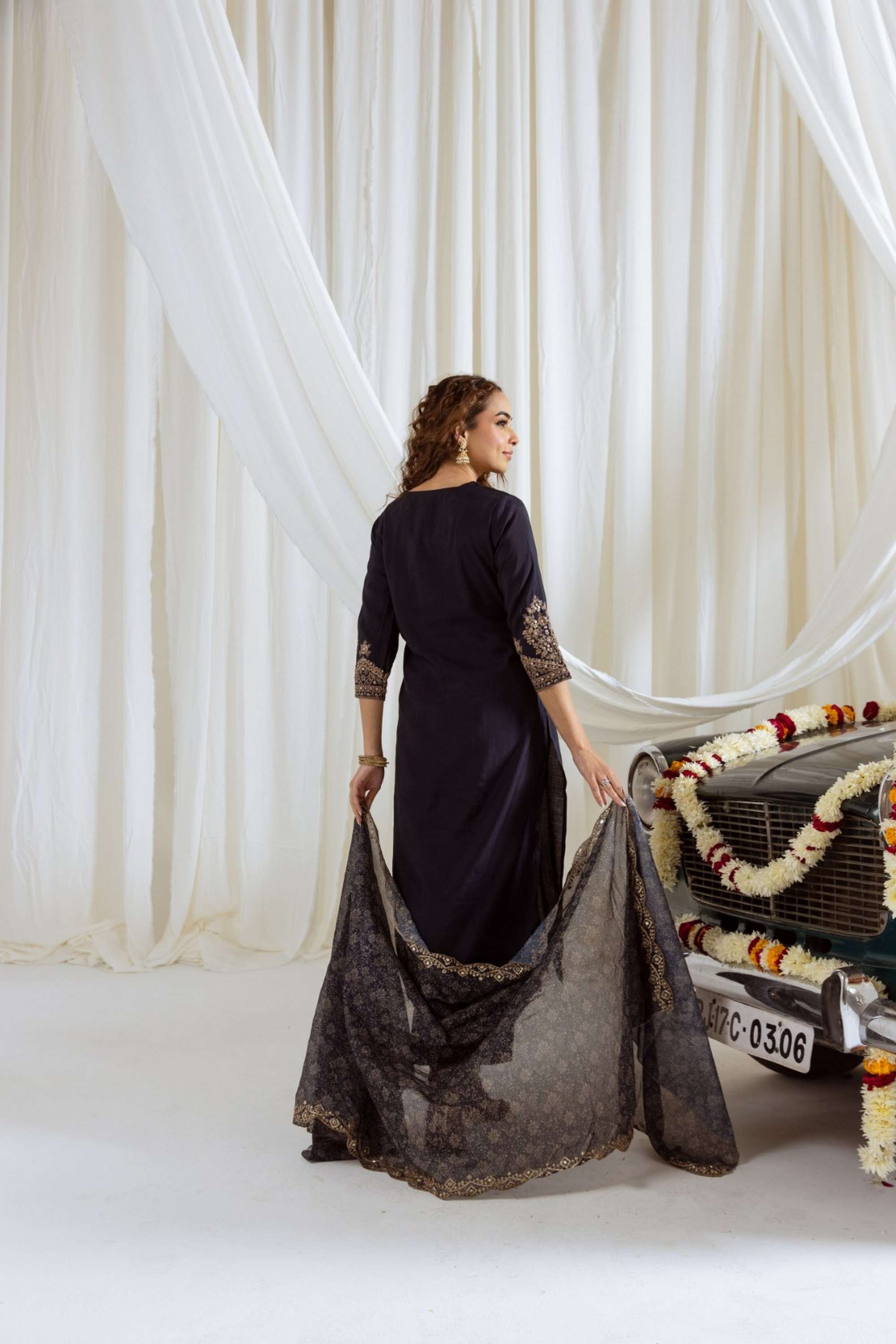 Printed-Cotton-V-Neck-Women-s-Kurta-Set