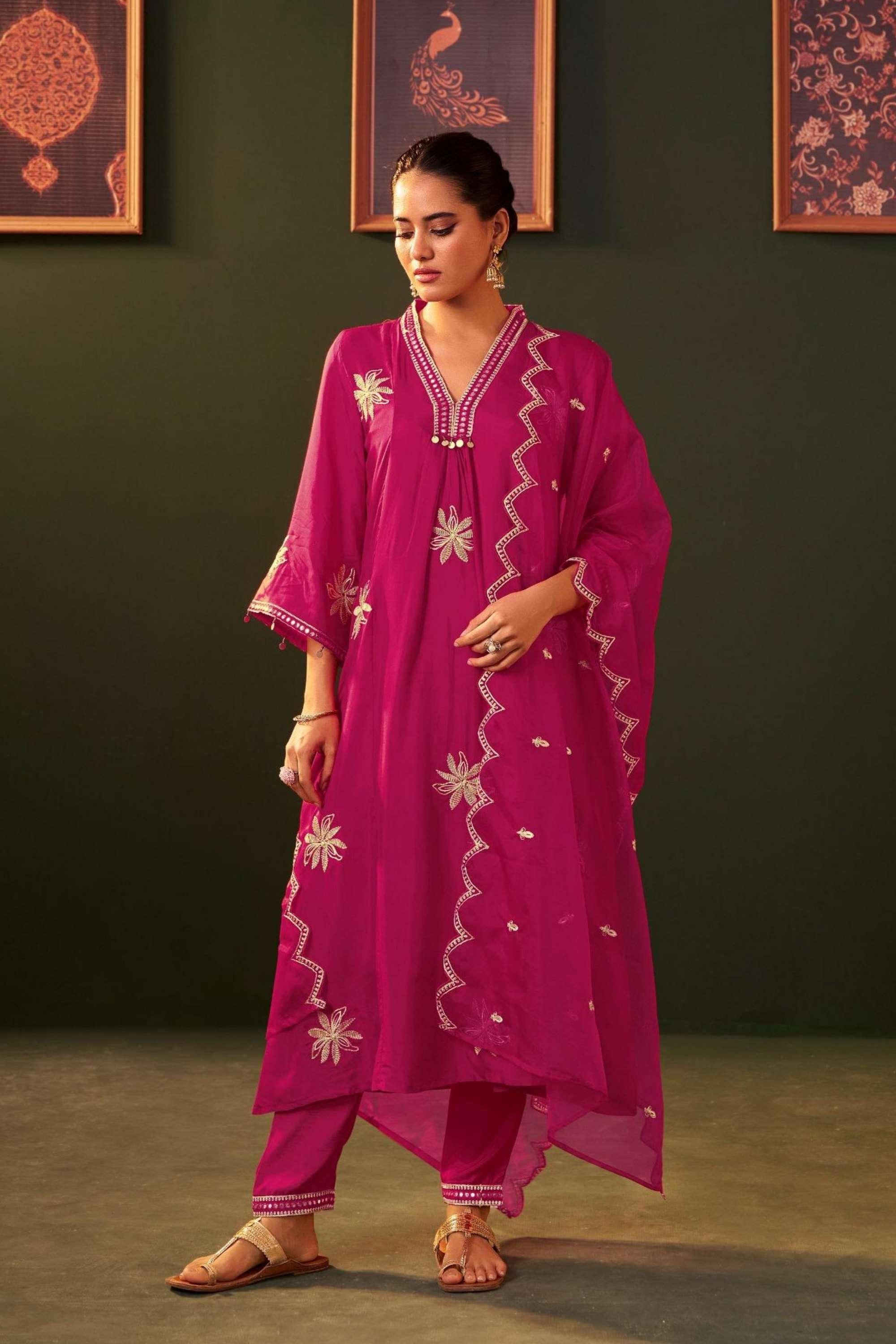 Printed-Muslin-V-Neck-Women-s-Kurta-Set