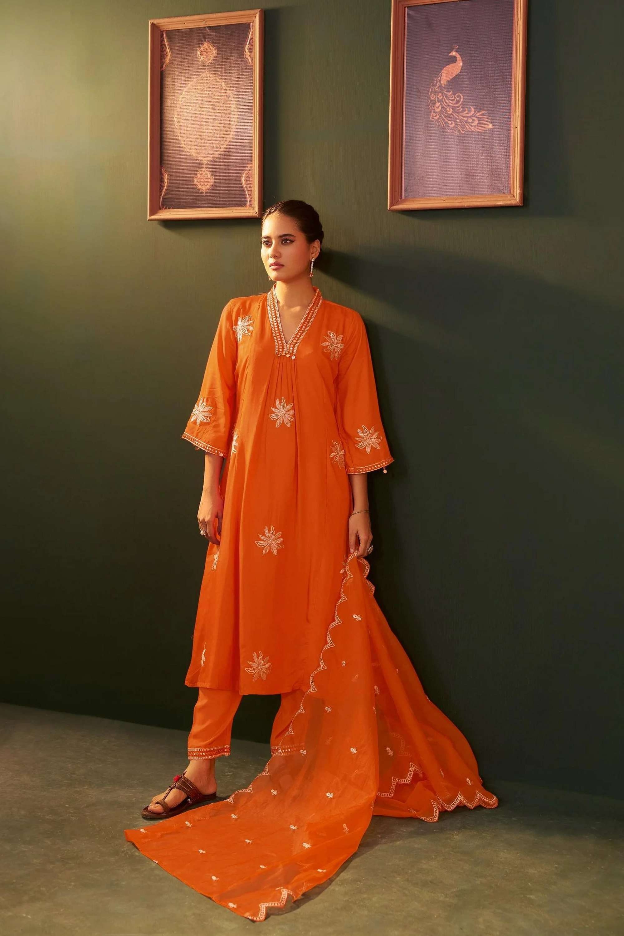 Printed-Muslin-V-Neck-Women-s-Kurta-Set