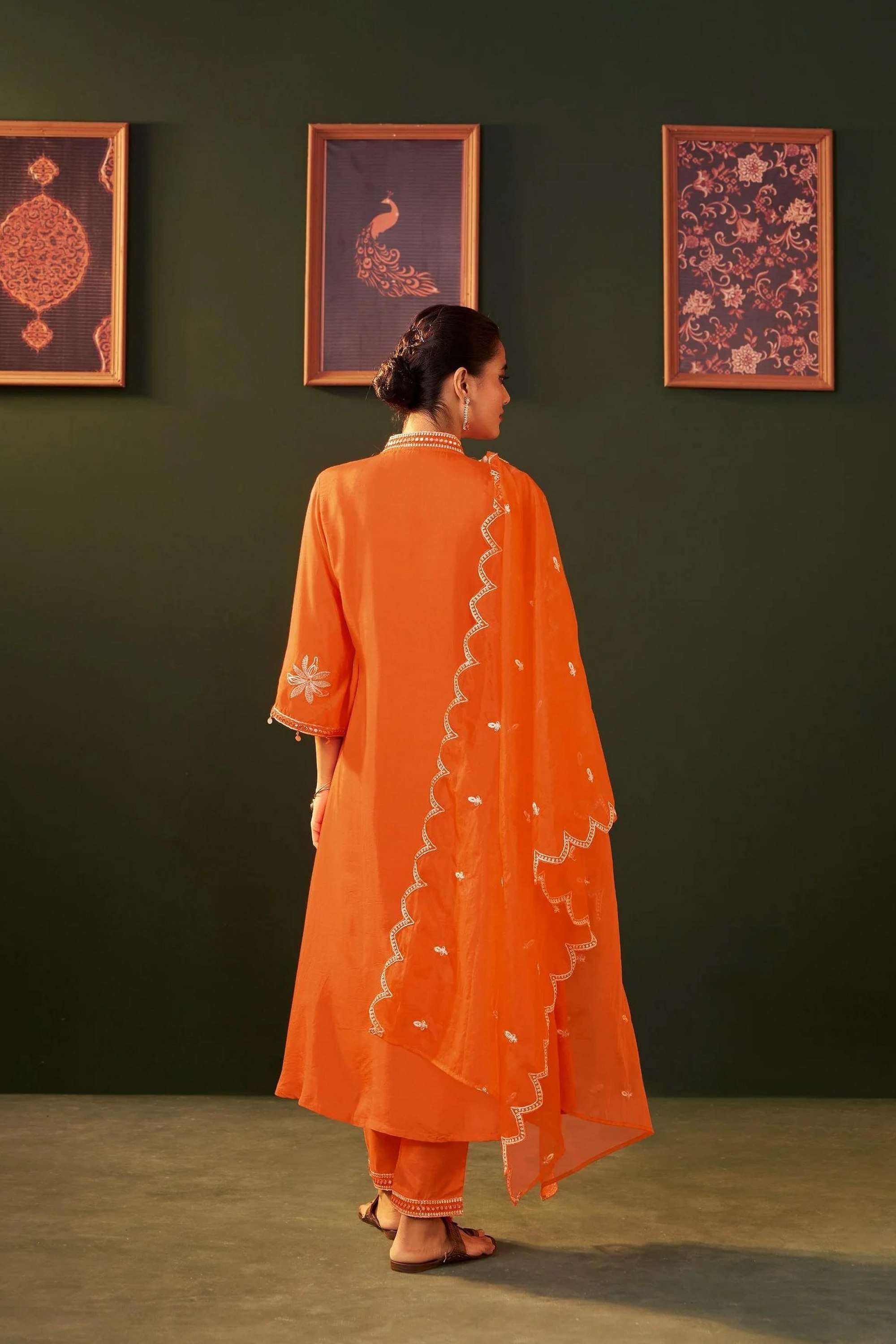 Printed-Muslin-V-Neck-Women-s-Kurta-Set