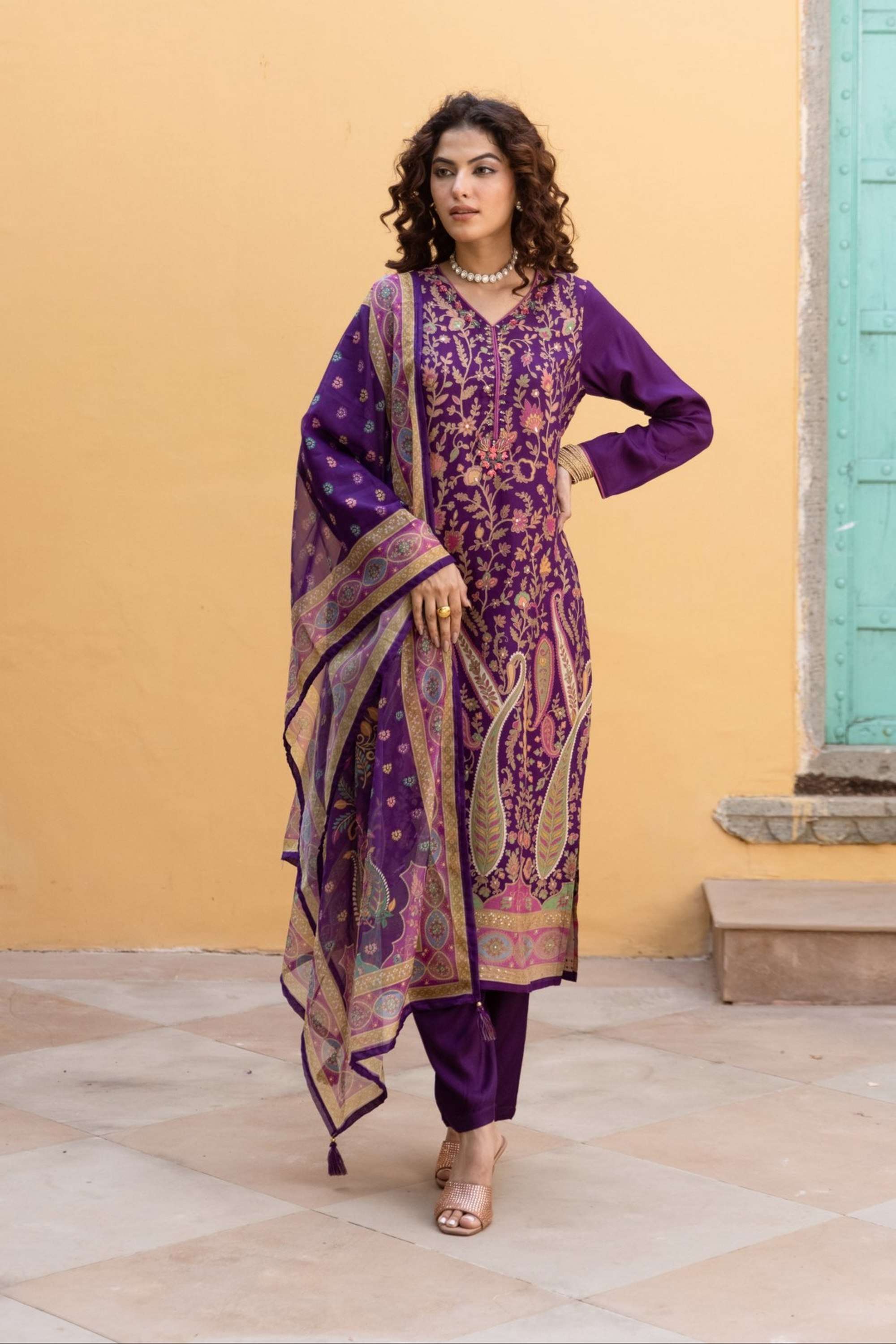 Printed-Muslin-V-Neck-Women-s-Kurta-Set