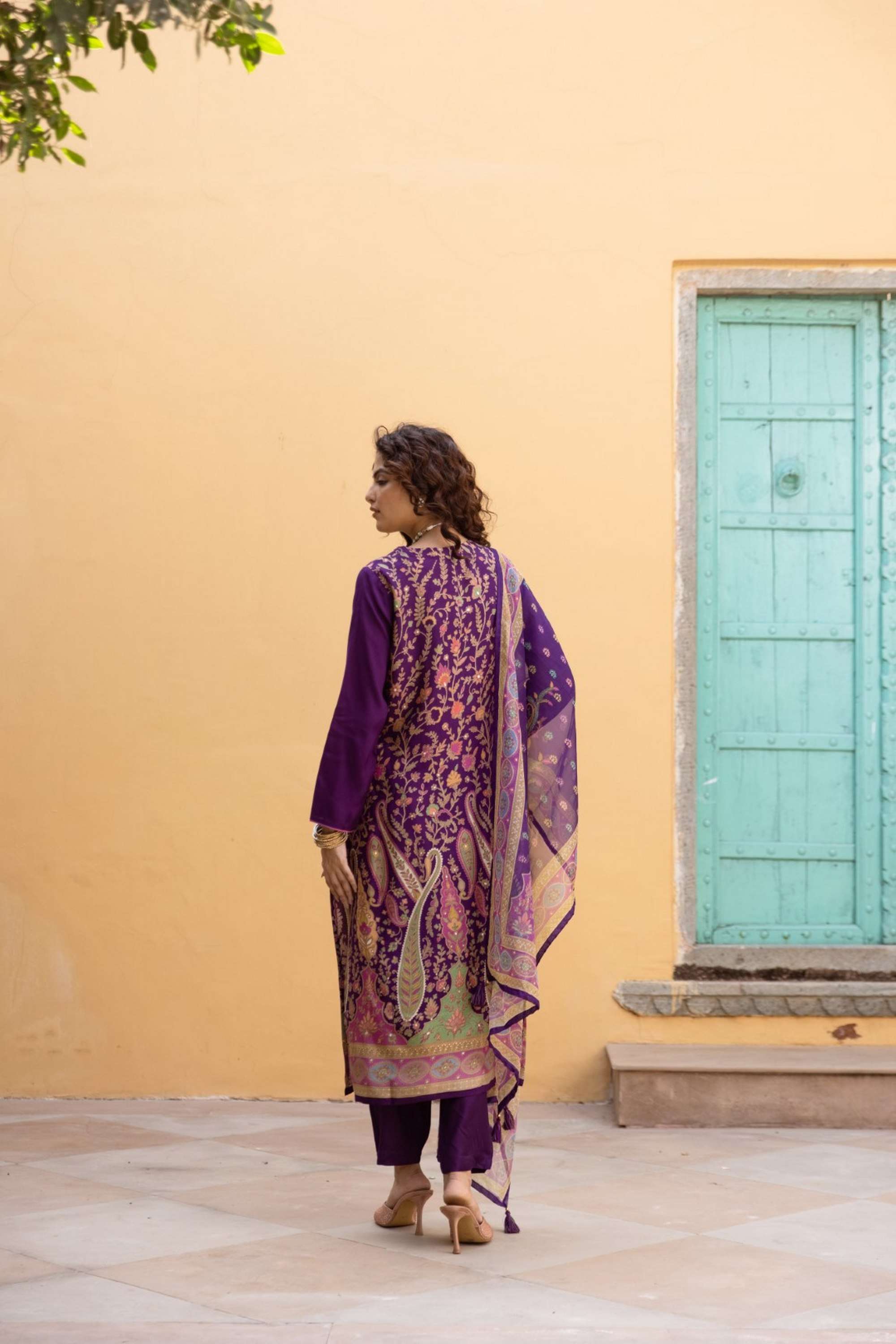 Printed-Muslin-V-Neck-Women-s-Kurta-Set