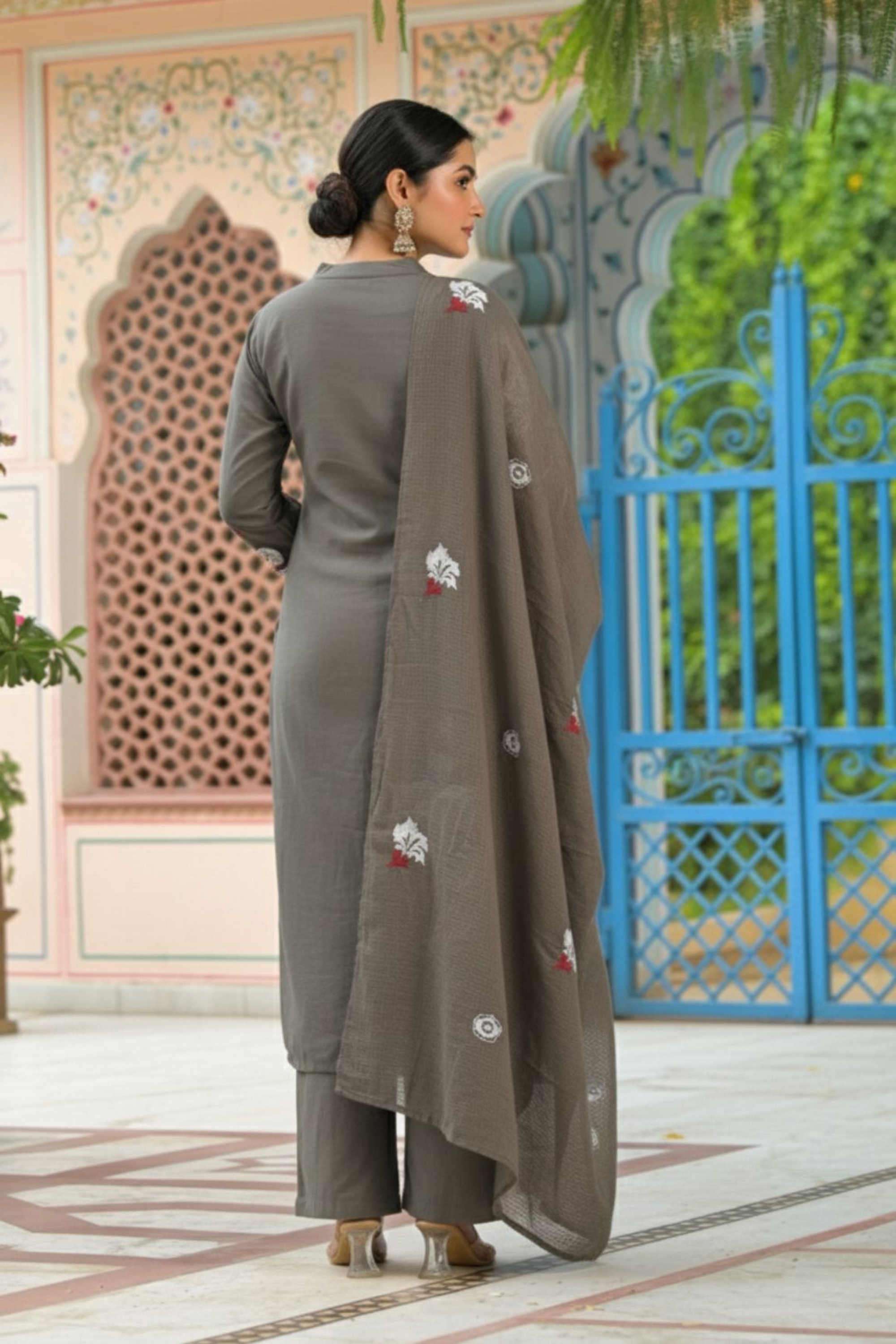 Embroidered-Linen-Women-s-Ethnic-Kurta-Set