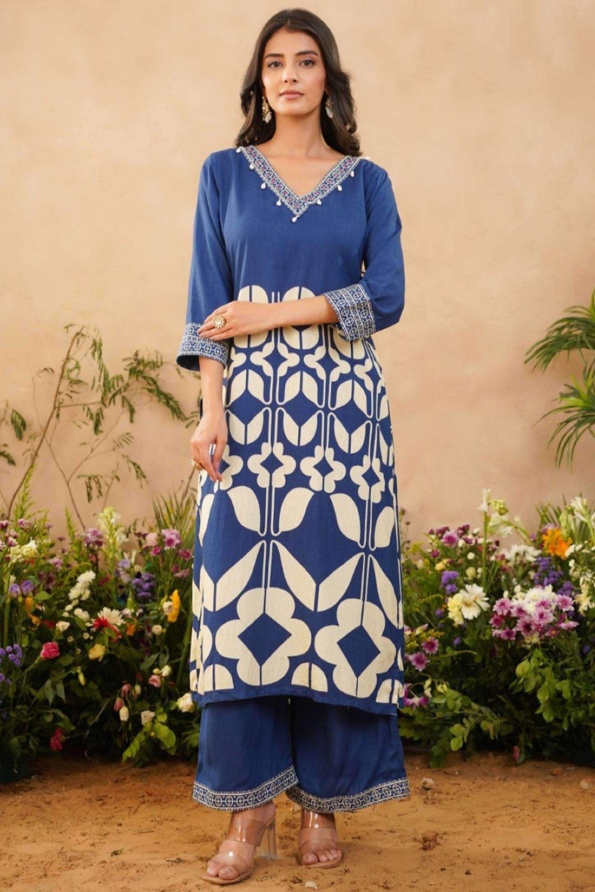 Embroidered-Cotton-Blend-Women-s-Ethnic-Kurta-Set