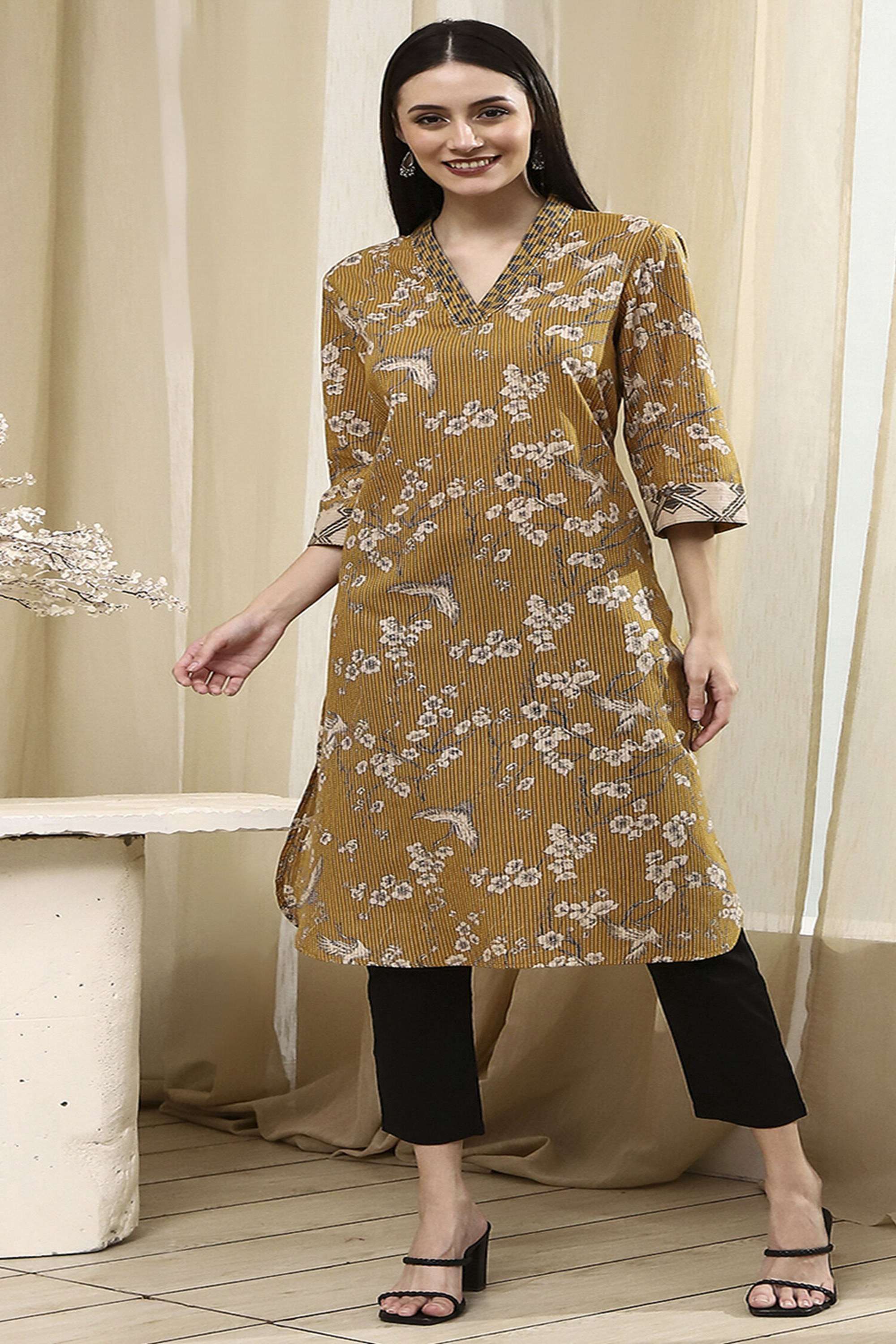Printed-Cotton-V-Neck-Women-Festive-Wear-Kurta