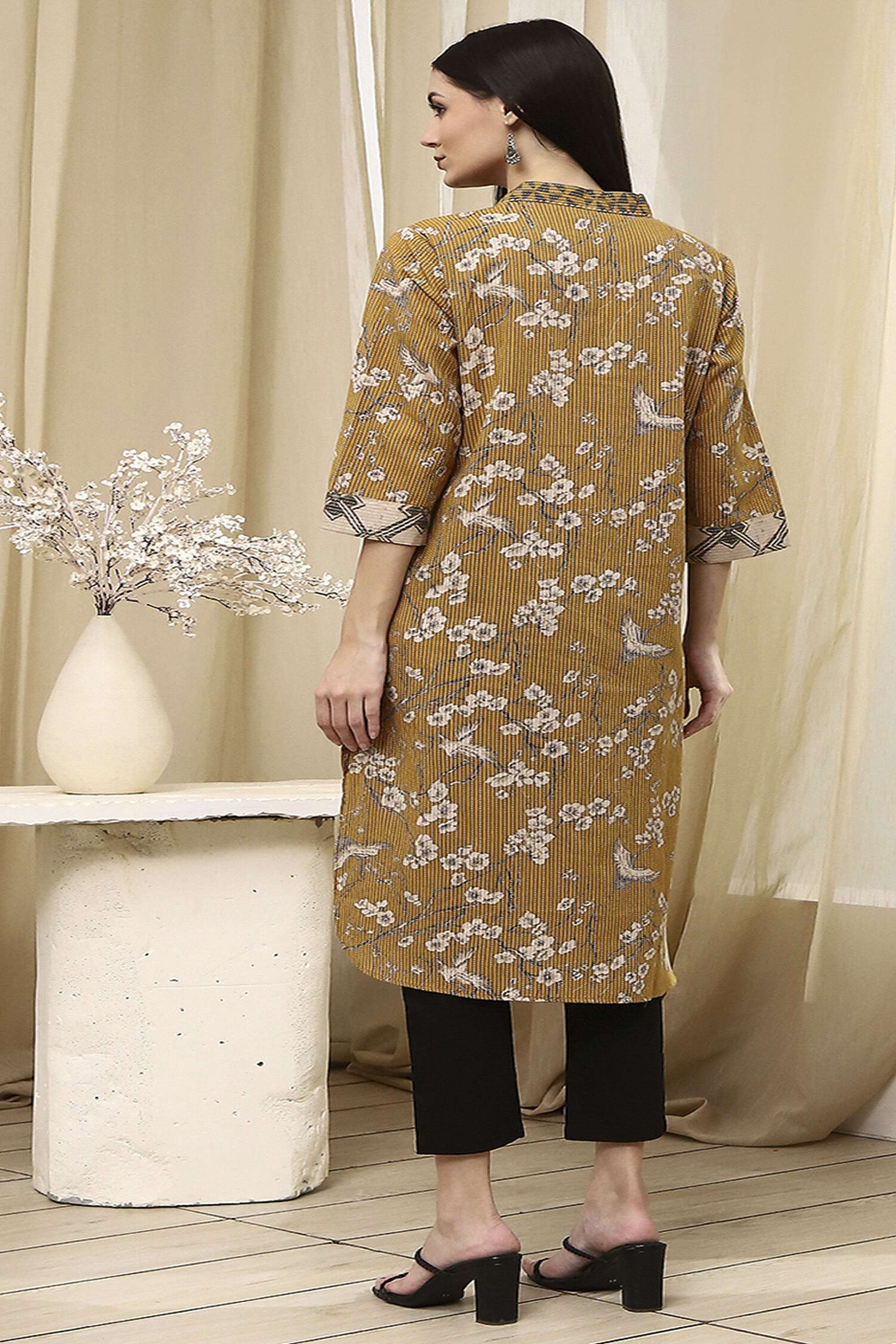 Printed-Cotton-V-Neck-Women-Festive-Wear-Kurta
