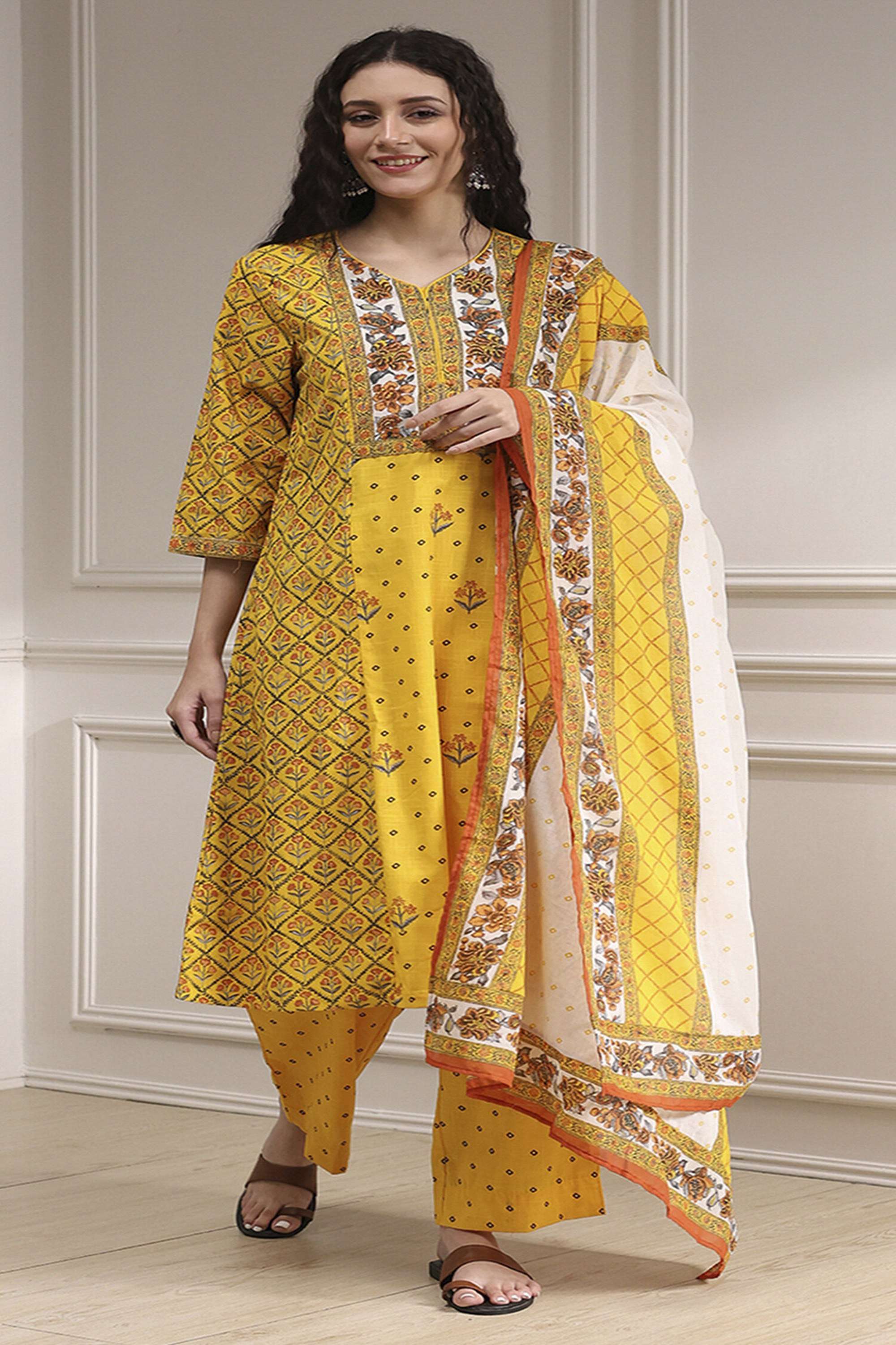 Printed-Cotton-Round-Neck-Women-s-Festive-Wear-Kurta-Set