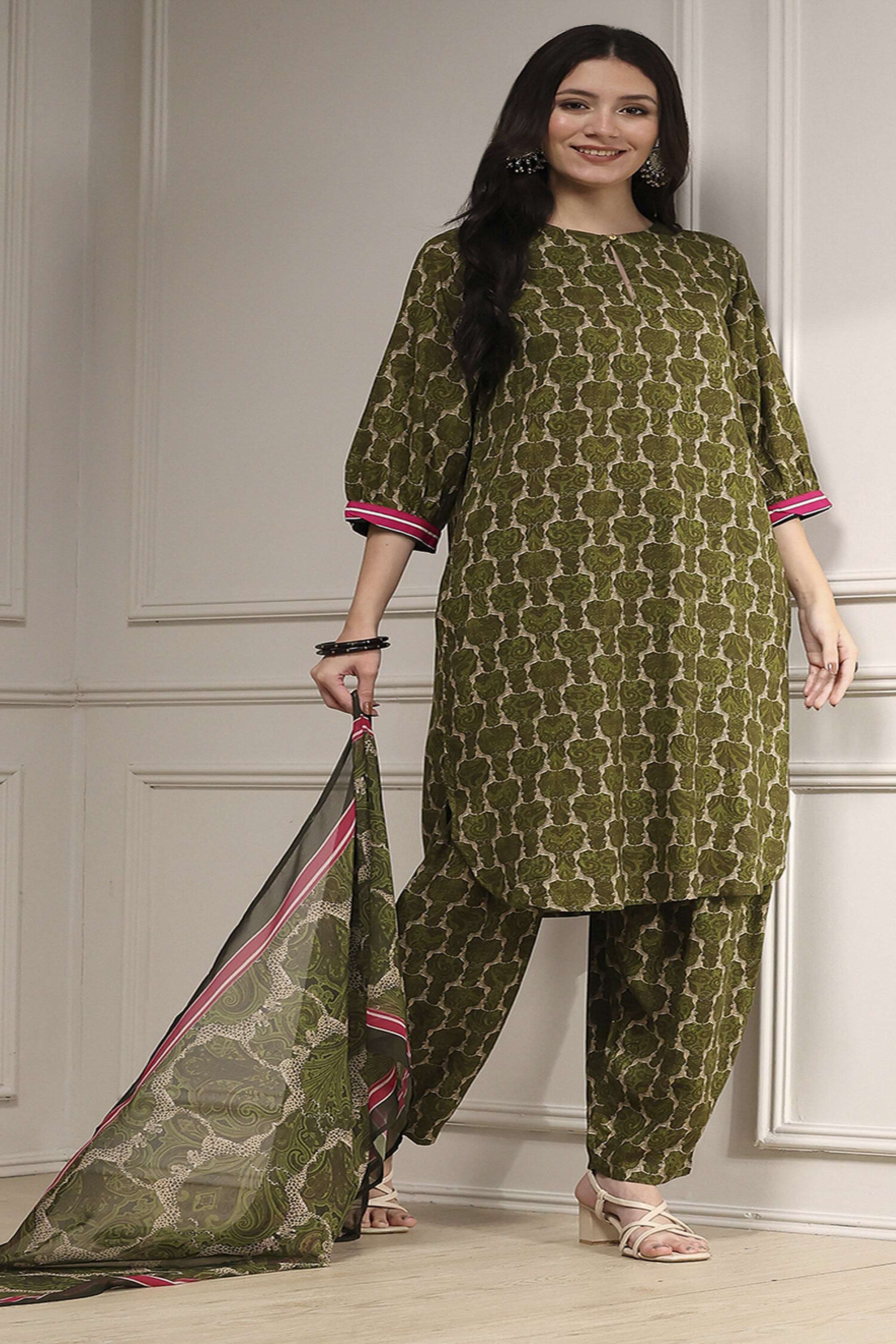 Printed-Viscose-Round-Neck-Women-s-Festive-Wear-Kurta-Set