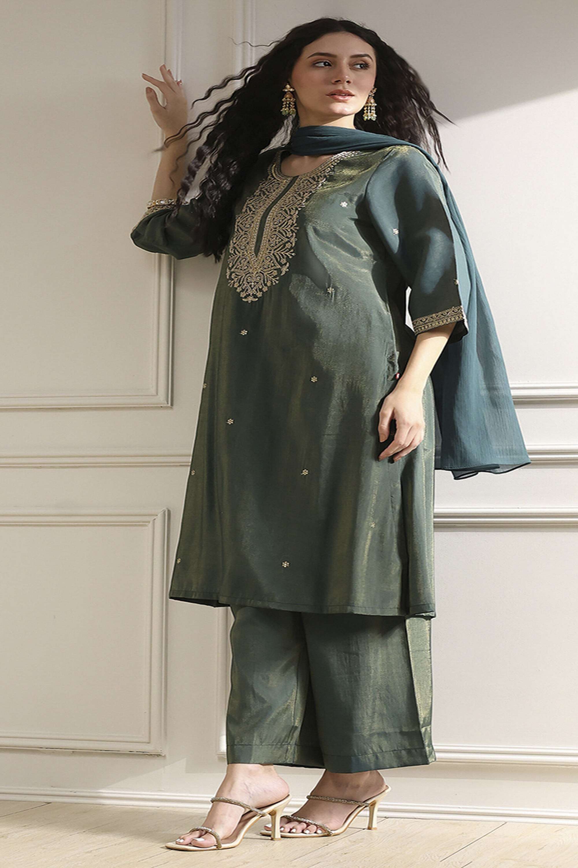 Solid-Viscose-Round-Neck-Women-s-Festive-Wear-Kurta-Set