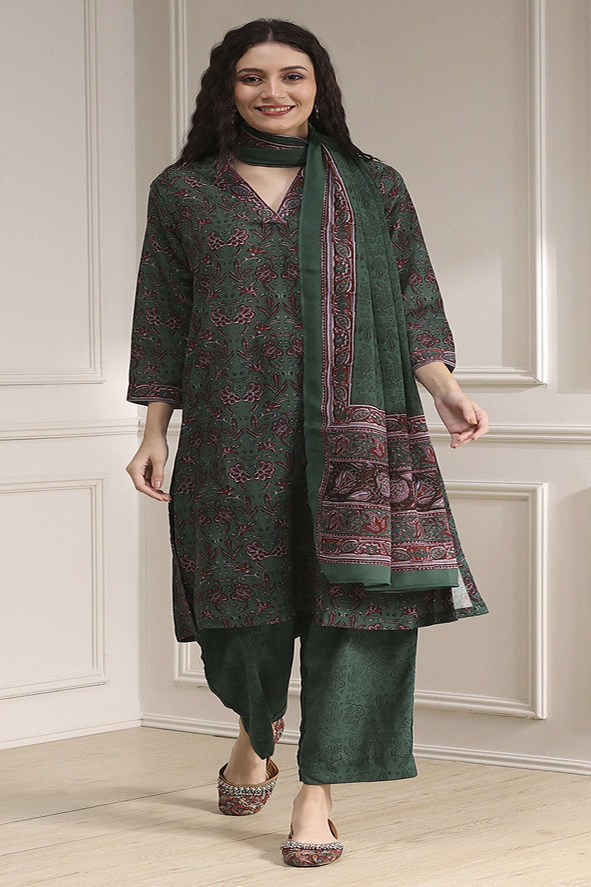 Printed-Polyester-V-Neck-Women-s-Festive-Wear-Kurta-Set