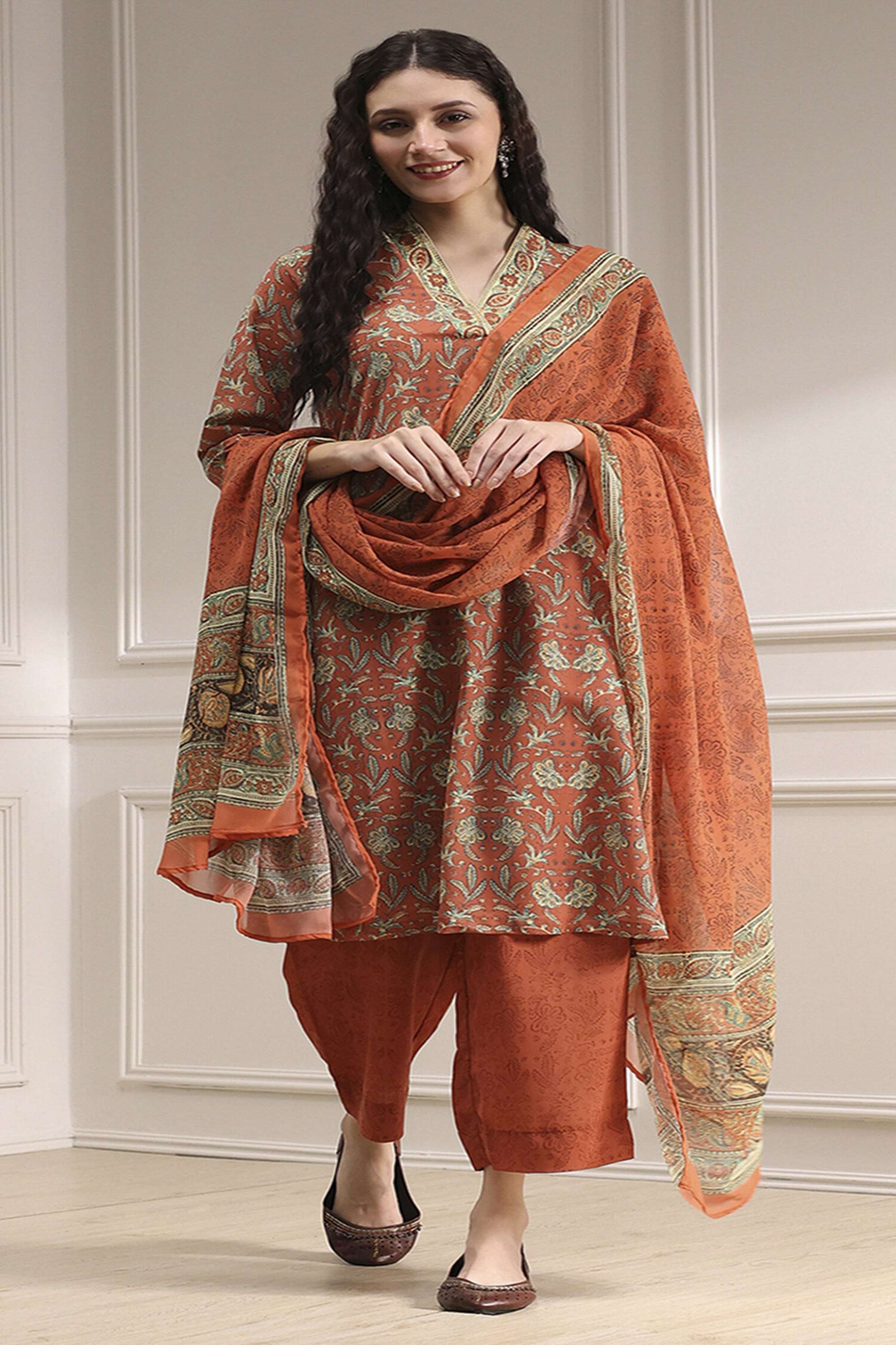 Printed-Polyester-V-Neck-Women-s-Festive-Wear-Kurta-Set