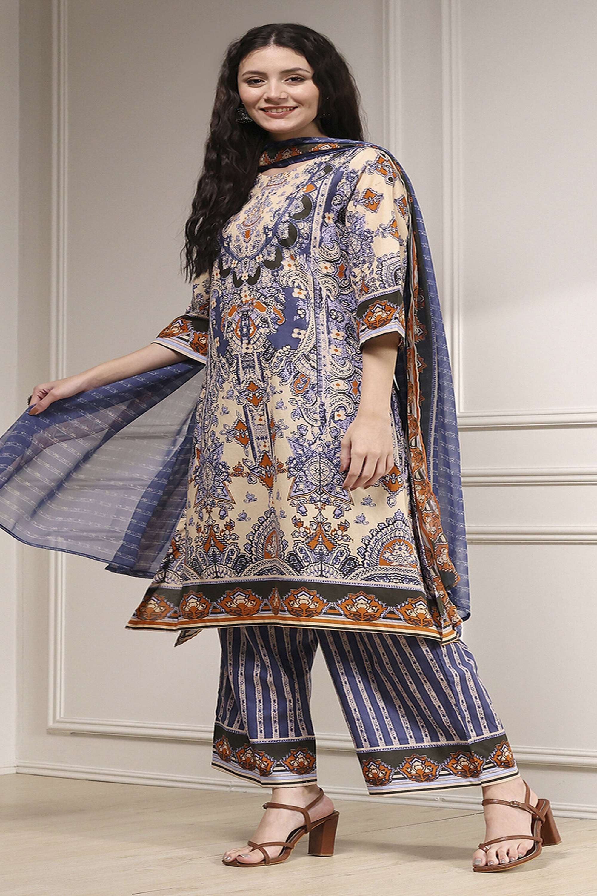 Printed-Cotton-Y-Neck-Women-s-Festive-Wear-Kurta-Set