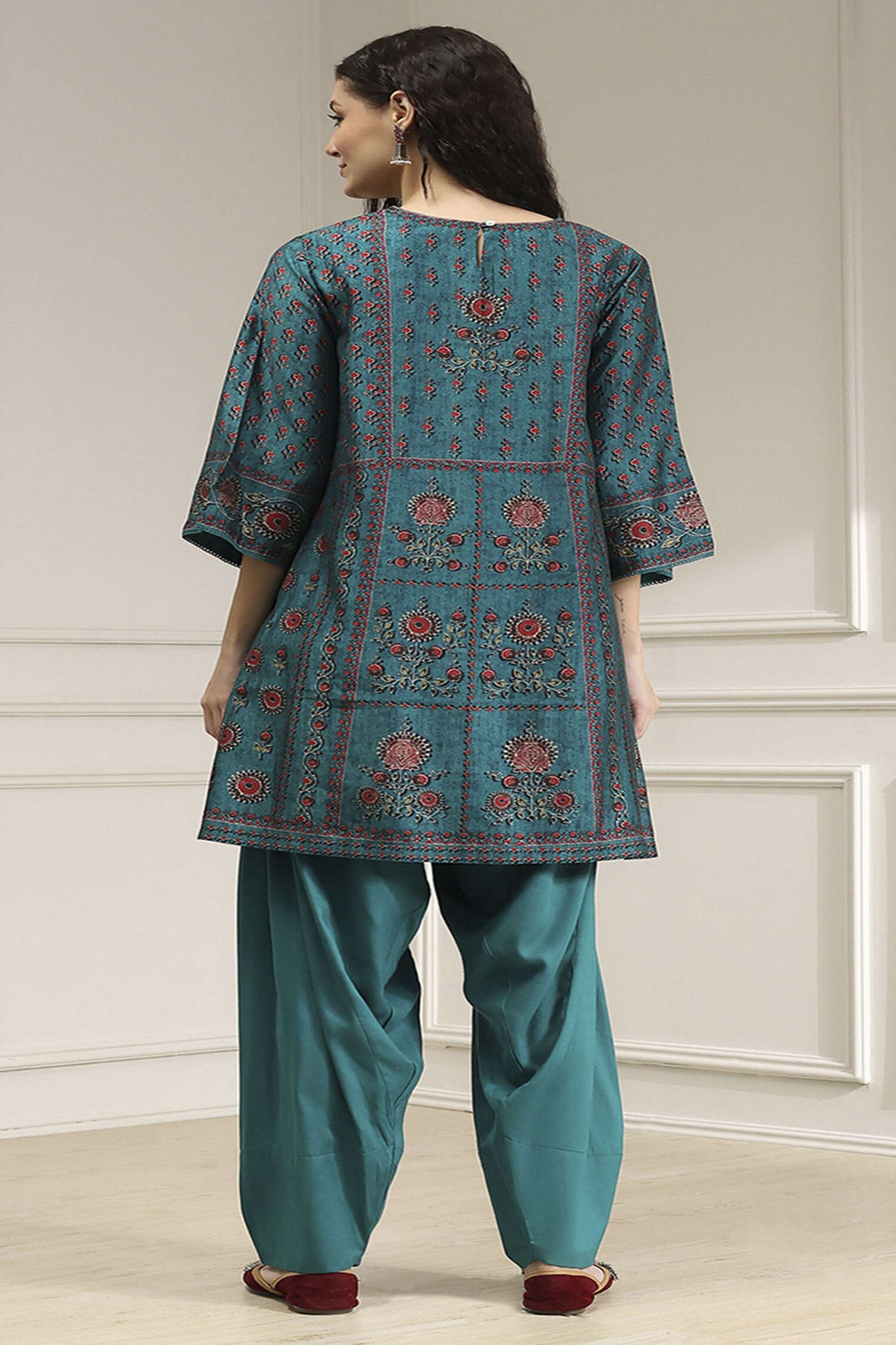 Printed-Viscose-Round-Neck-Women-s-Festive-Wear-Kurta-Set