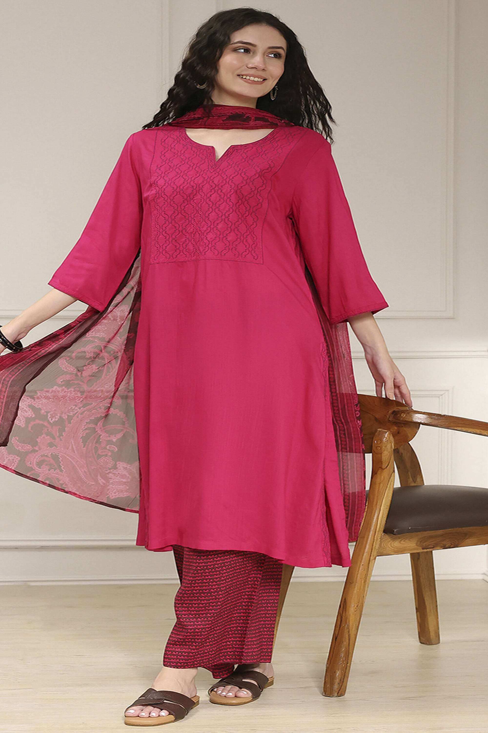 Printed-Viscose-Y-Neck-Women-s-Festive-Wear-Kurta-Set