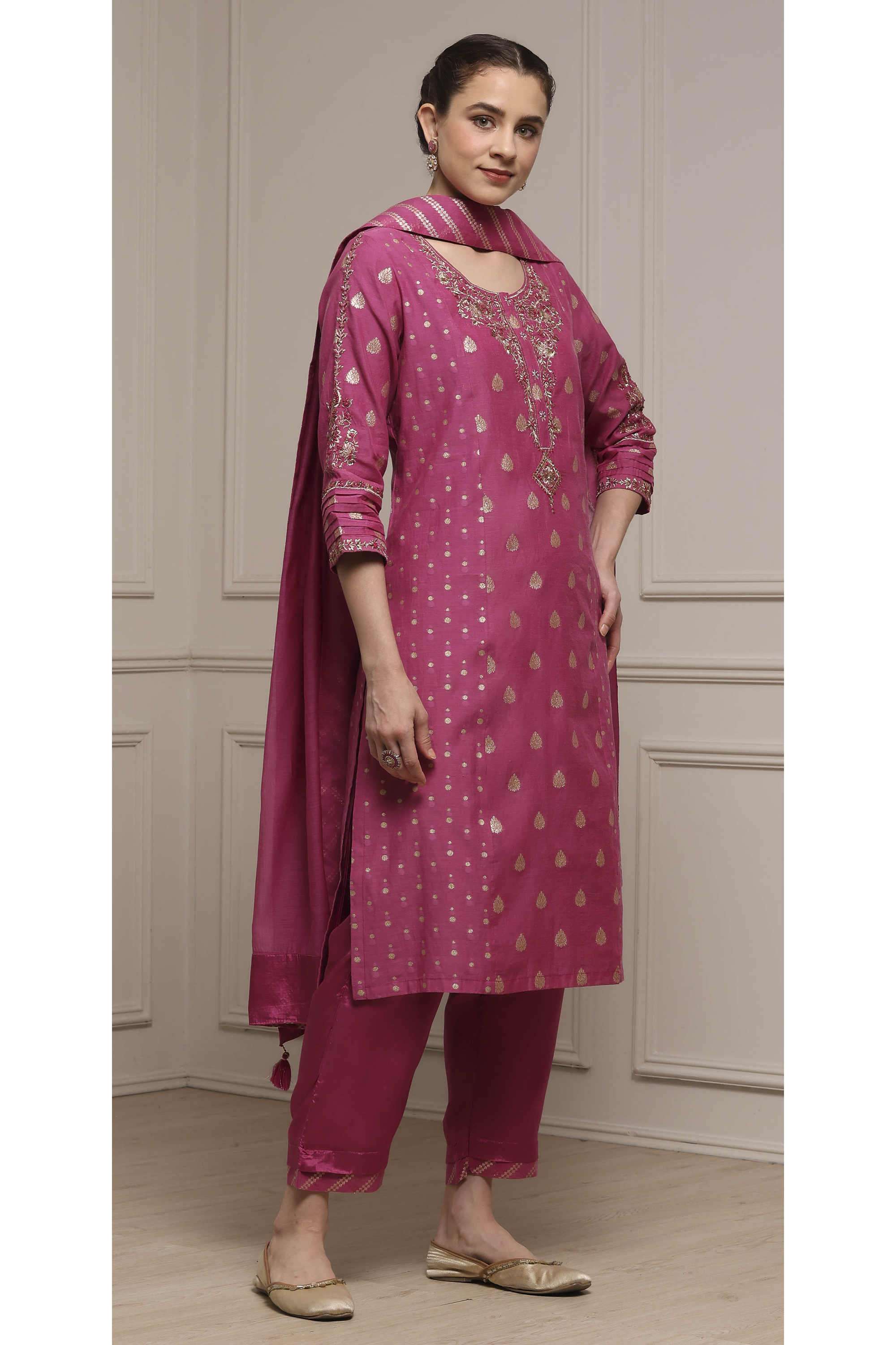Embroidered-Round-Neck-Cotton-Women-Kurta-Set