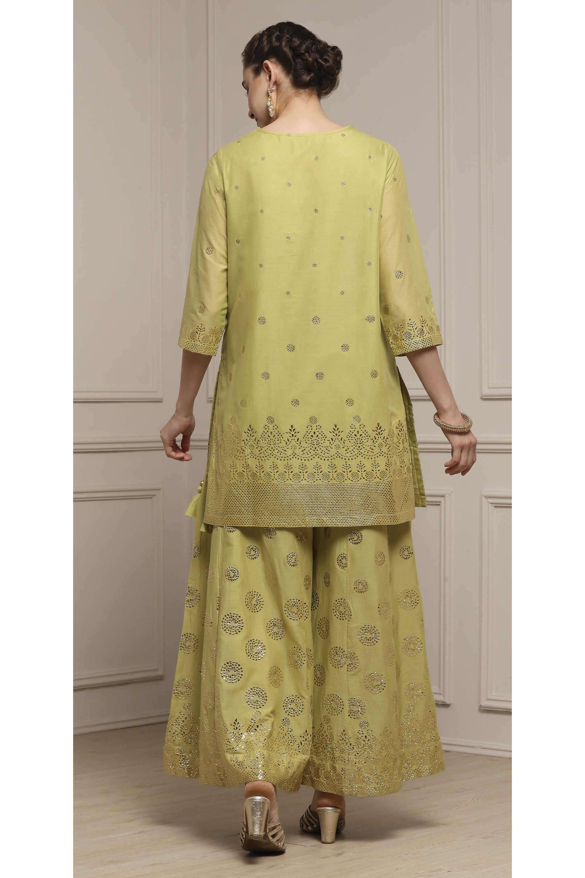 Floral-Y-Neck-Cotton-Women-Kurta-Set