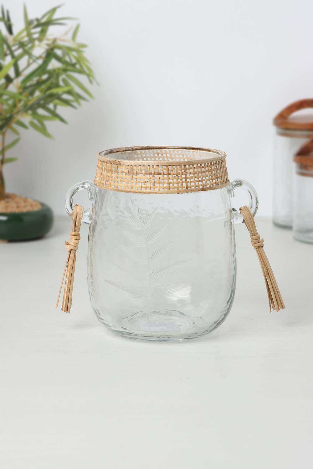 Vase-With-Tasel-Trim-18-cm