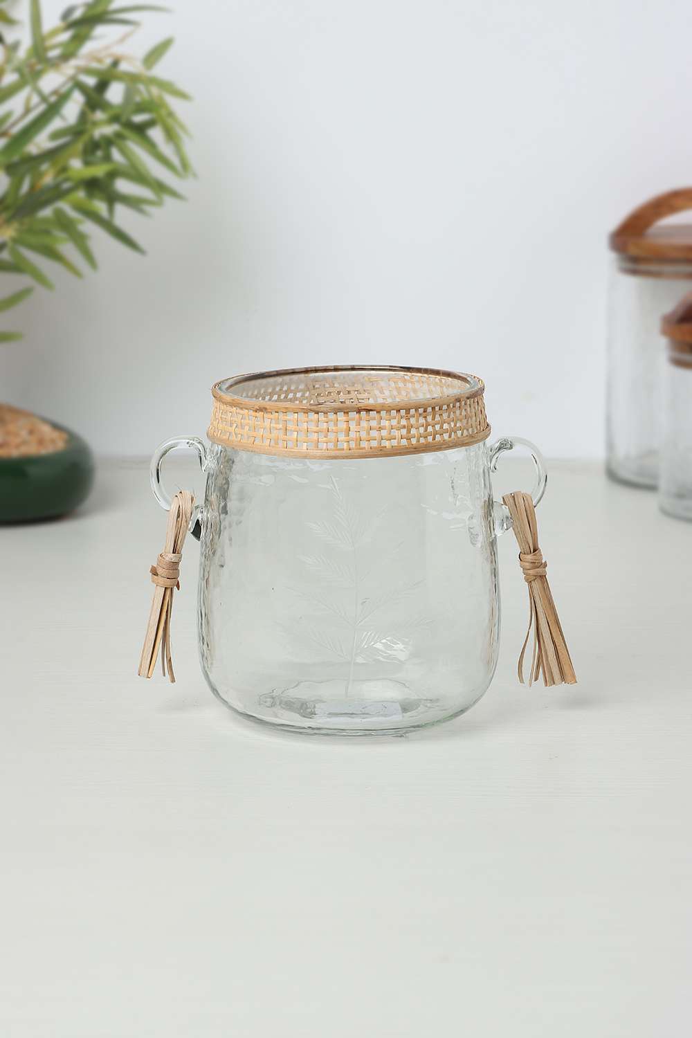 Vase-With-Tasel-Trim-15-cm