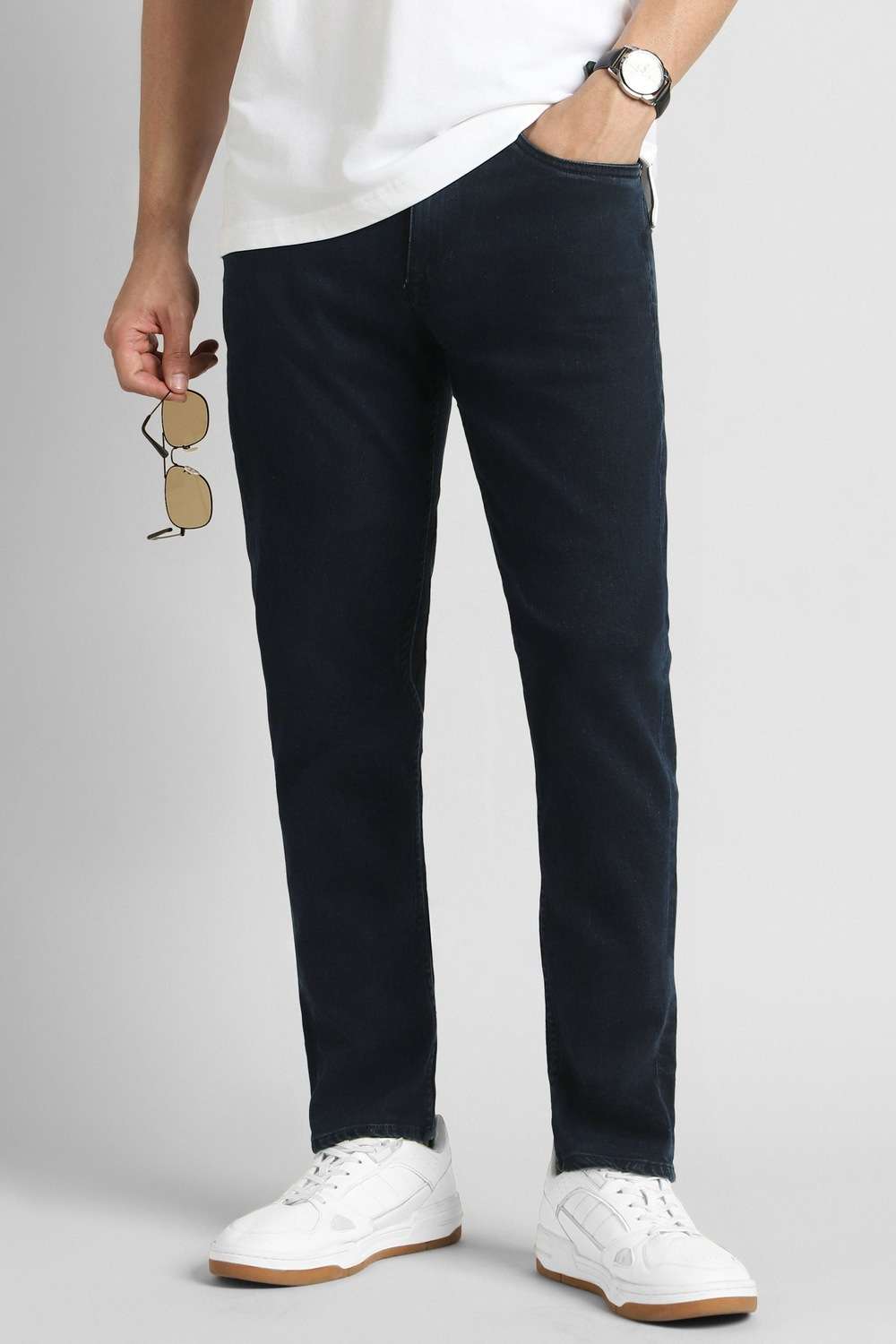 Light-Wash-Cotton-Blend-Tapered-Fit-Men-Jeans