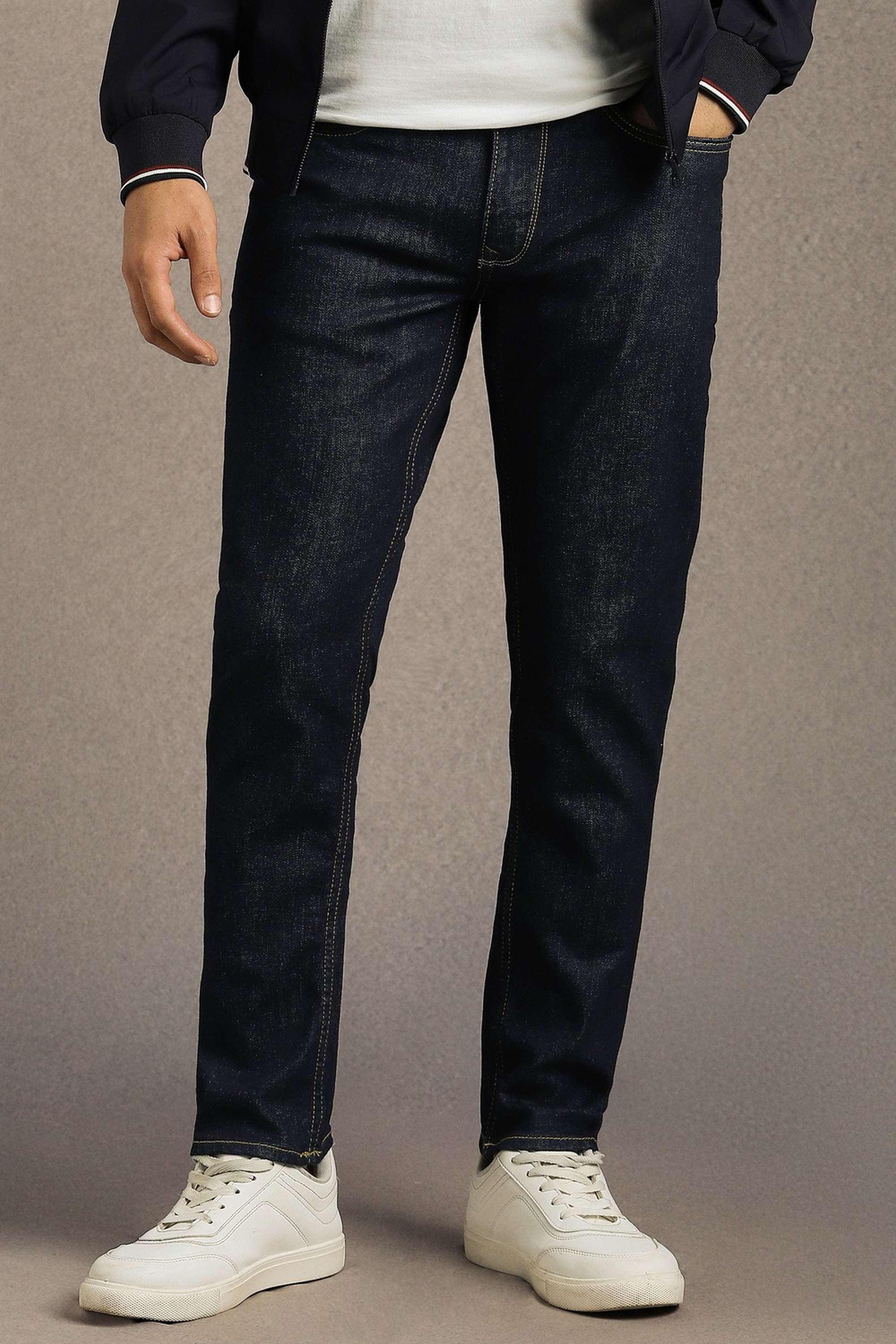 Light-Wash-Cotton-Blend-Regular-Fit-Men-s-Jeans