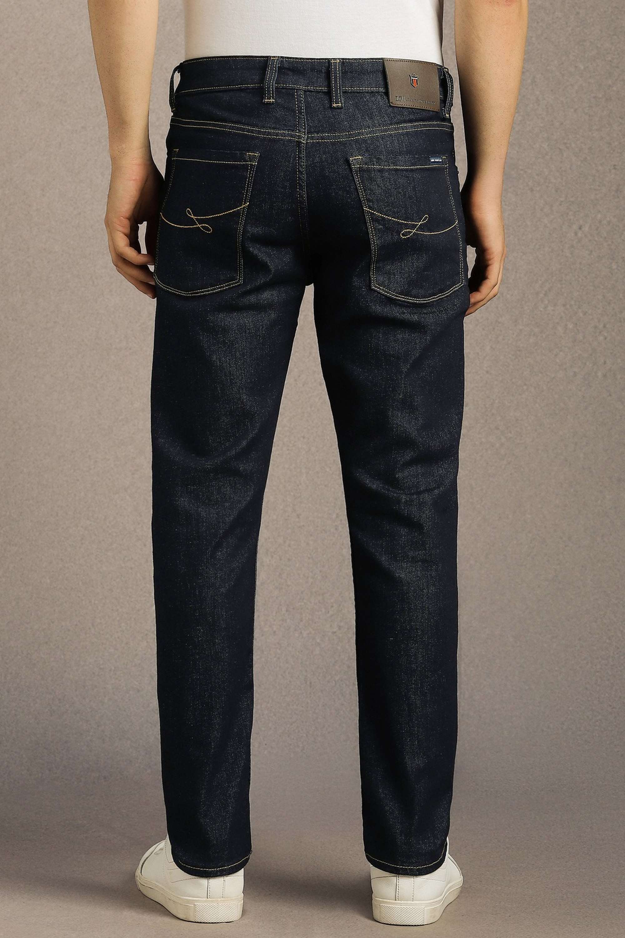 Light-Wash-Cotton-Blend-Regular-Fit-Men-s-Jeans