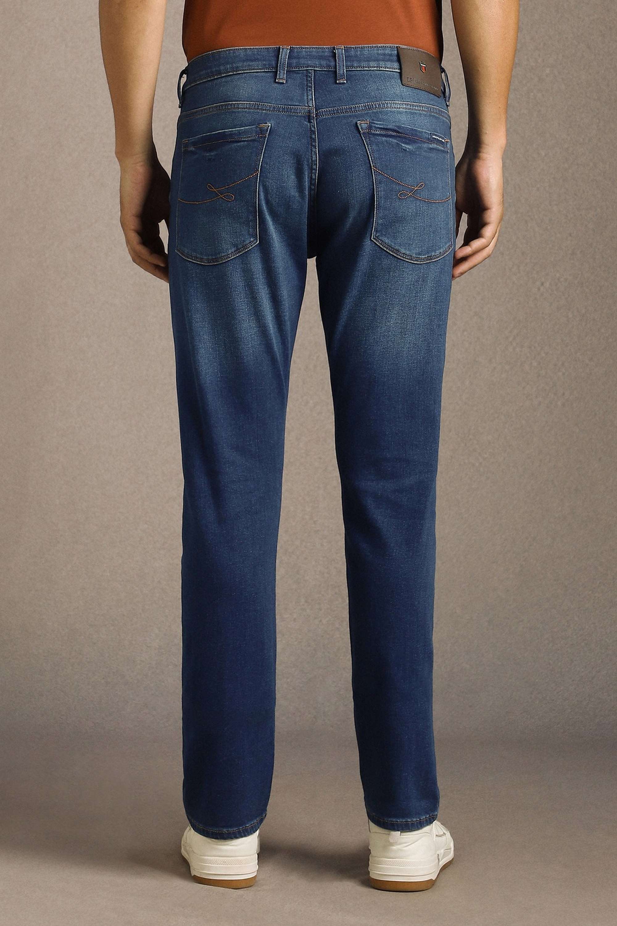 Light-Wash-Cotton-Blend-Regular-Fit-Men-s-Jeans