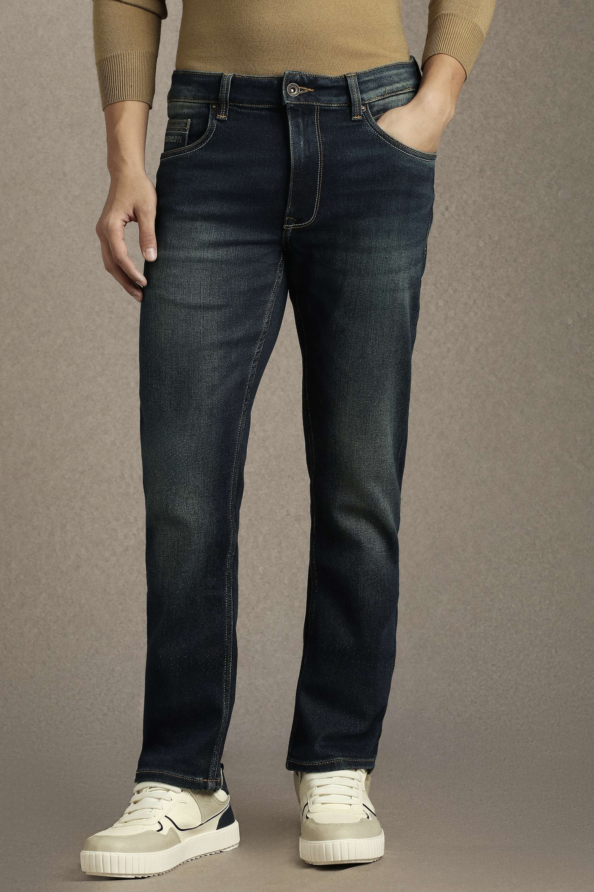 Light-Wash-Cotton-Blend-Slim-Fit-Men-s-Jeans