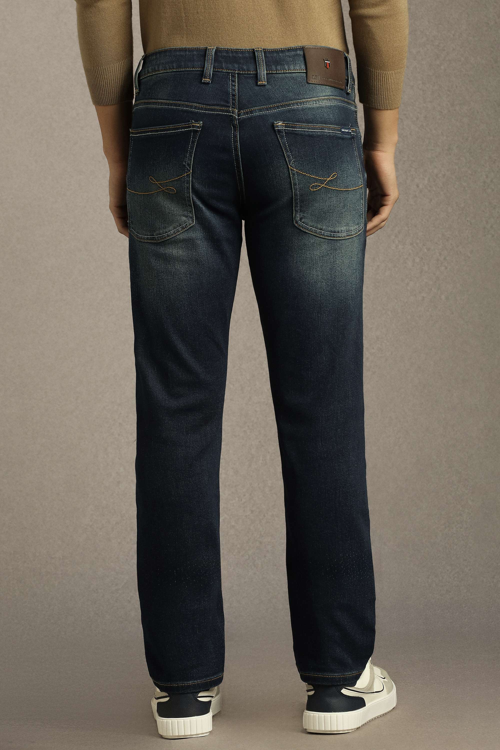 Light-Wash-Cotton-Blend-Slim-Fit-Men-s-Jeans