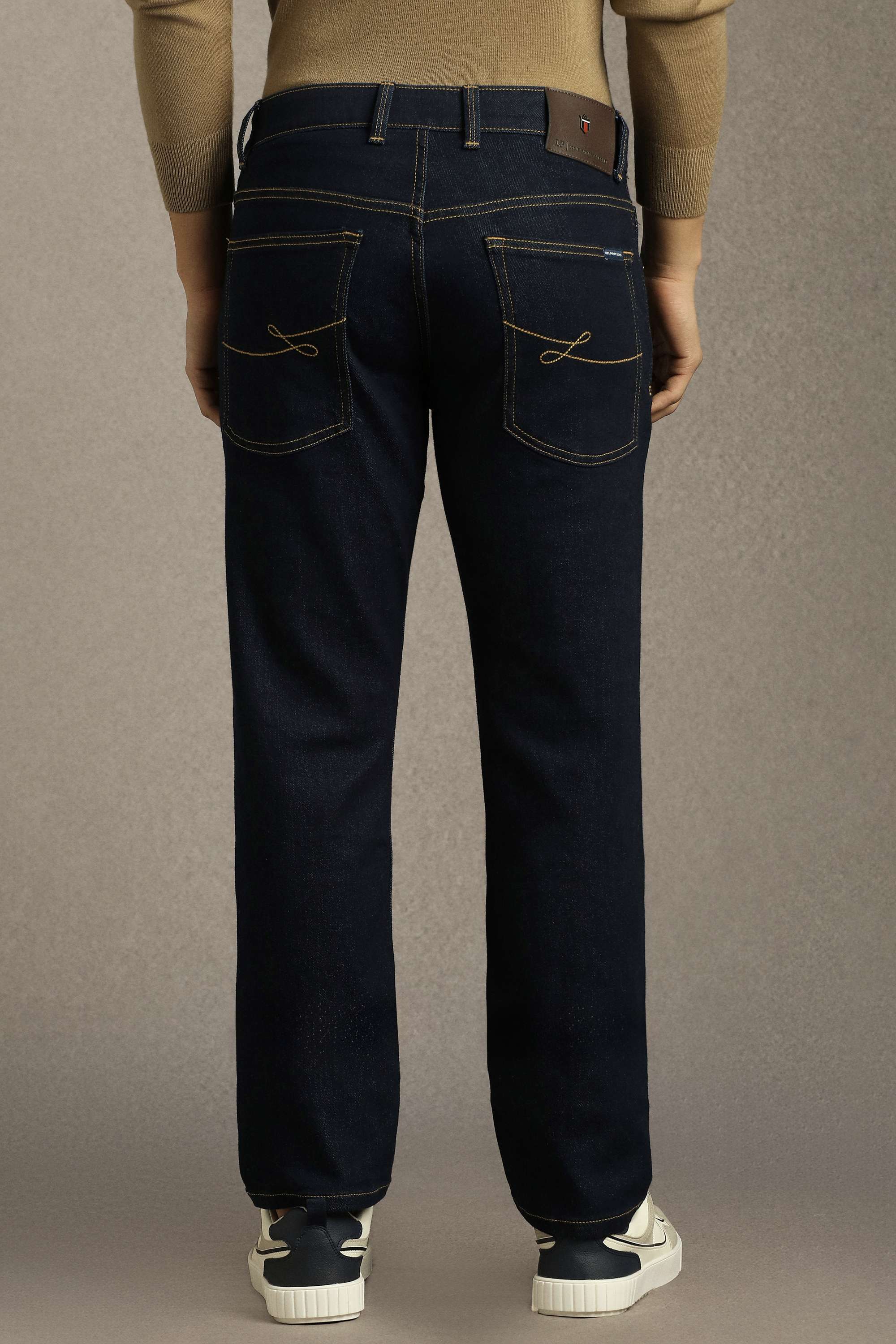 Light-Wash-Cotton-Blend-Slim-Fit-Men-s-Jeans
