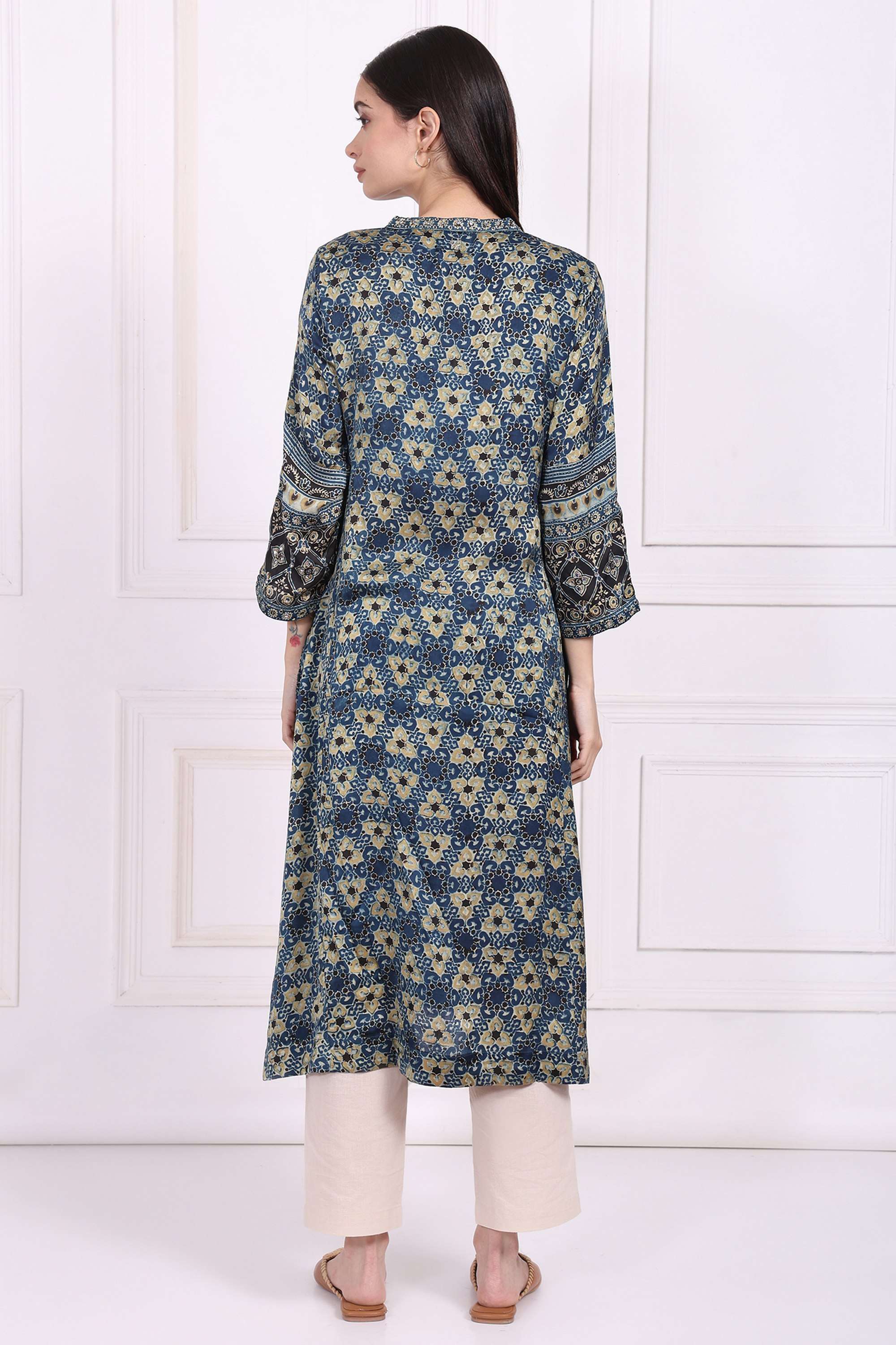 Floral-Blended-Fabric-V-Neck-Women-s-Festive-Wear-Kurta