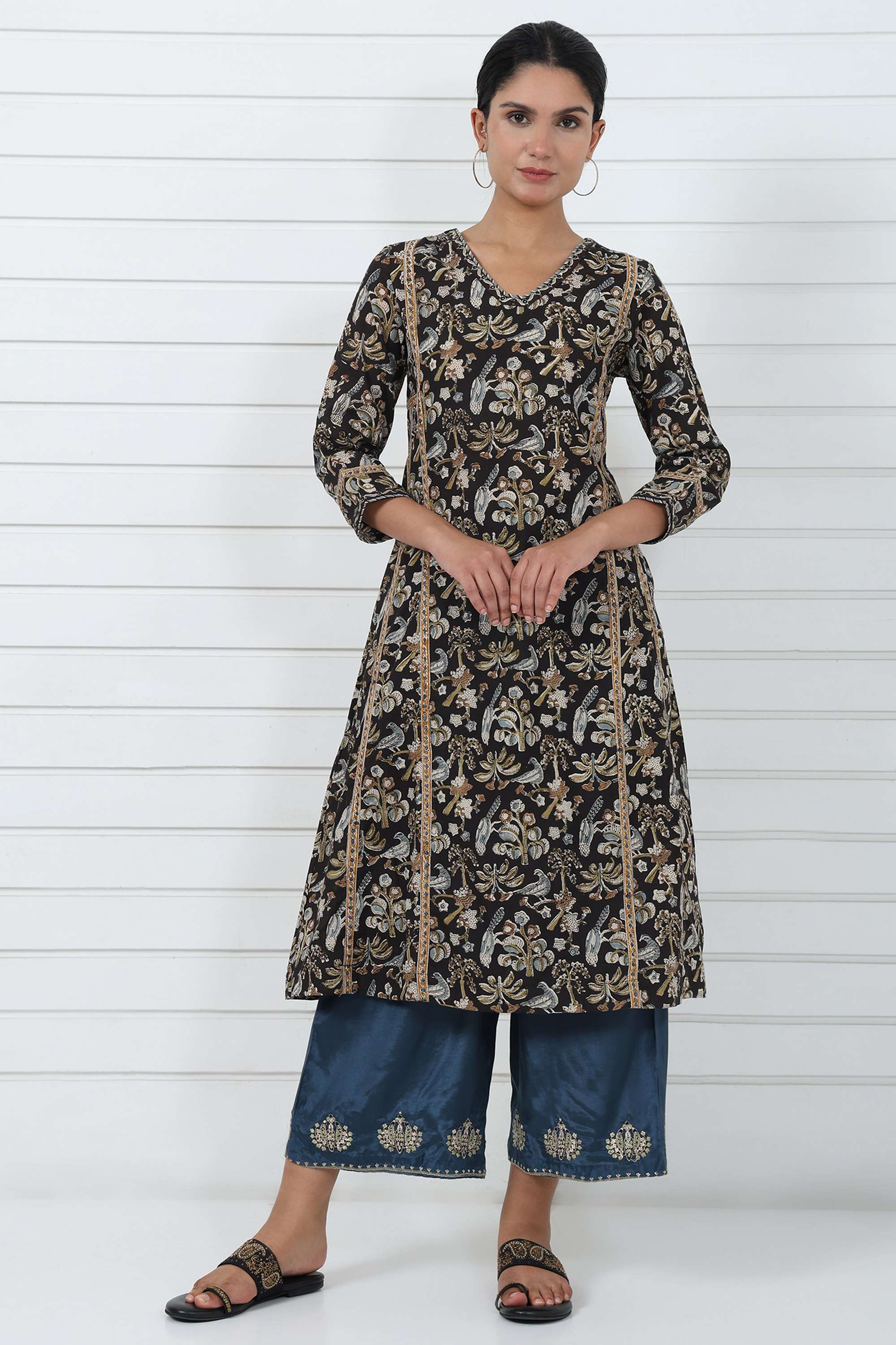 Printed-Pure-Cotton-V-Neck-Women-s-Ethnic-Kurta