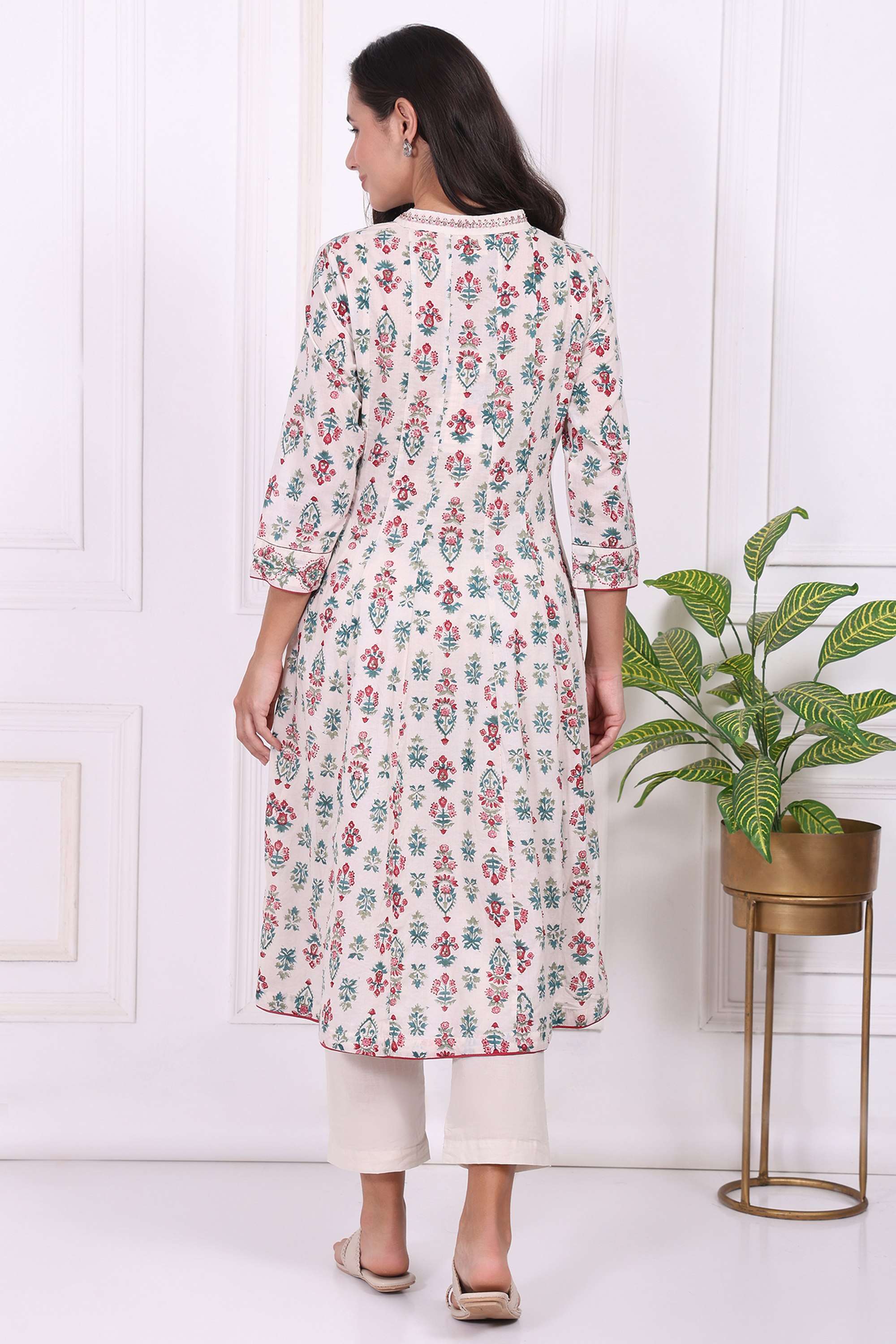 Floral-Blended-Fabric-V-Neck-Women-s-Festive-Wear-Kurta