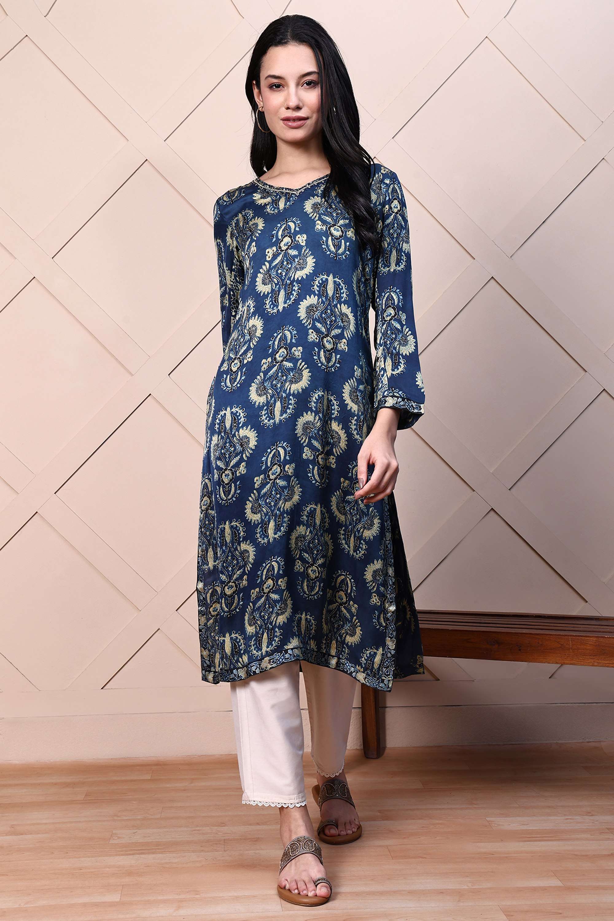 Printed-Satin-V-Neck-Women-s-Ethnic-Kurta