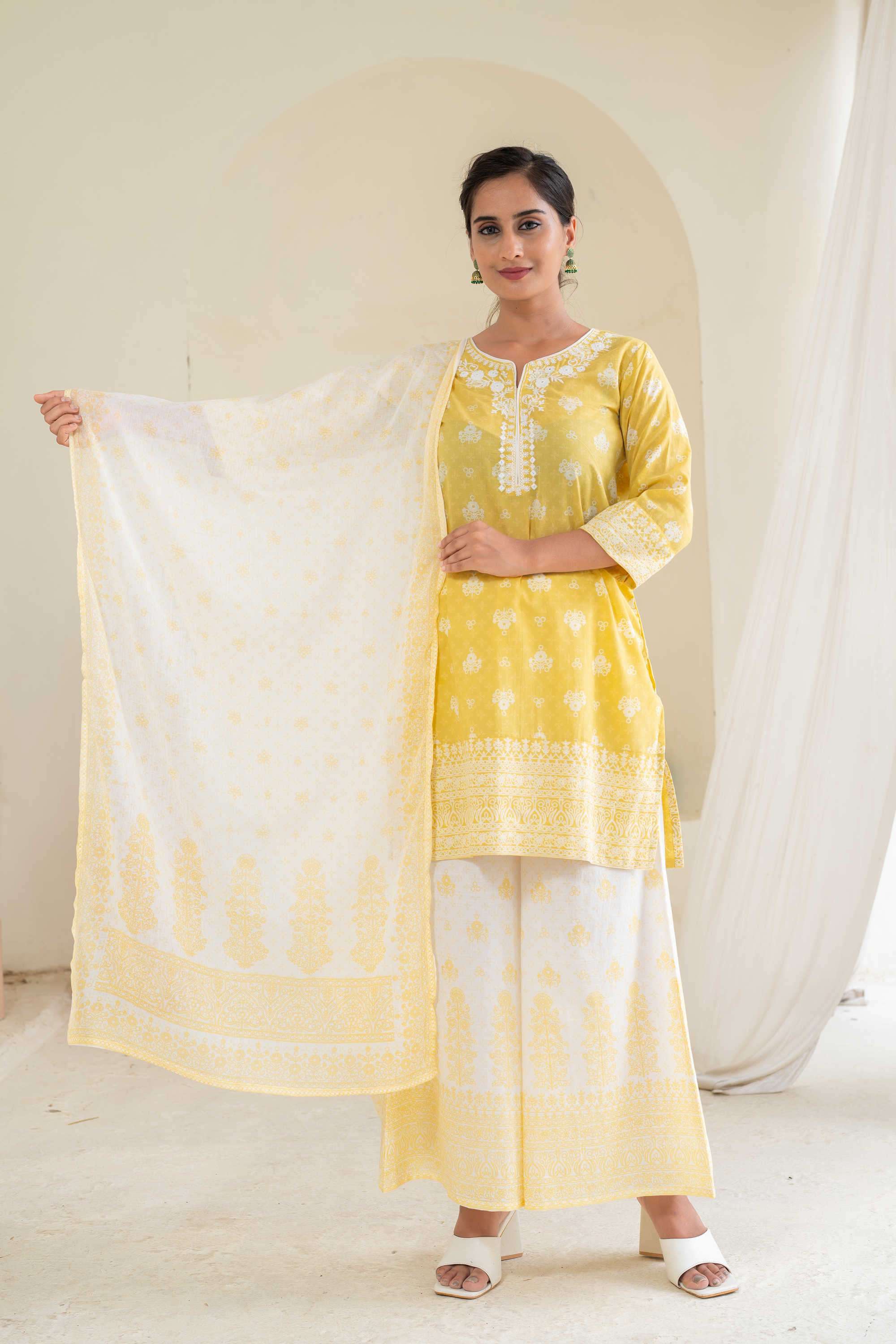 Textured-Cotton-Round-Neck-Women-s-Festive-Wear-Kurta-Set