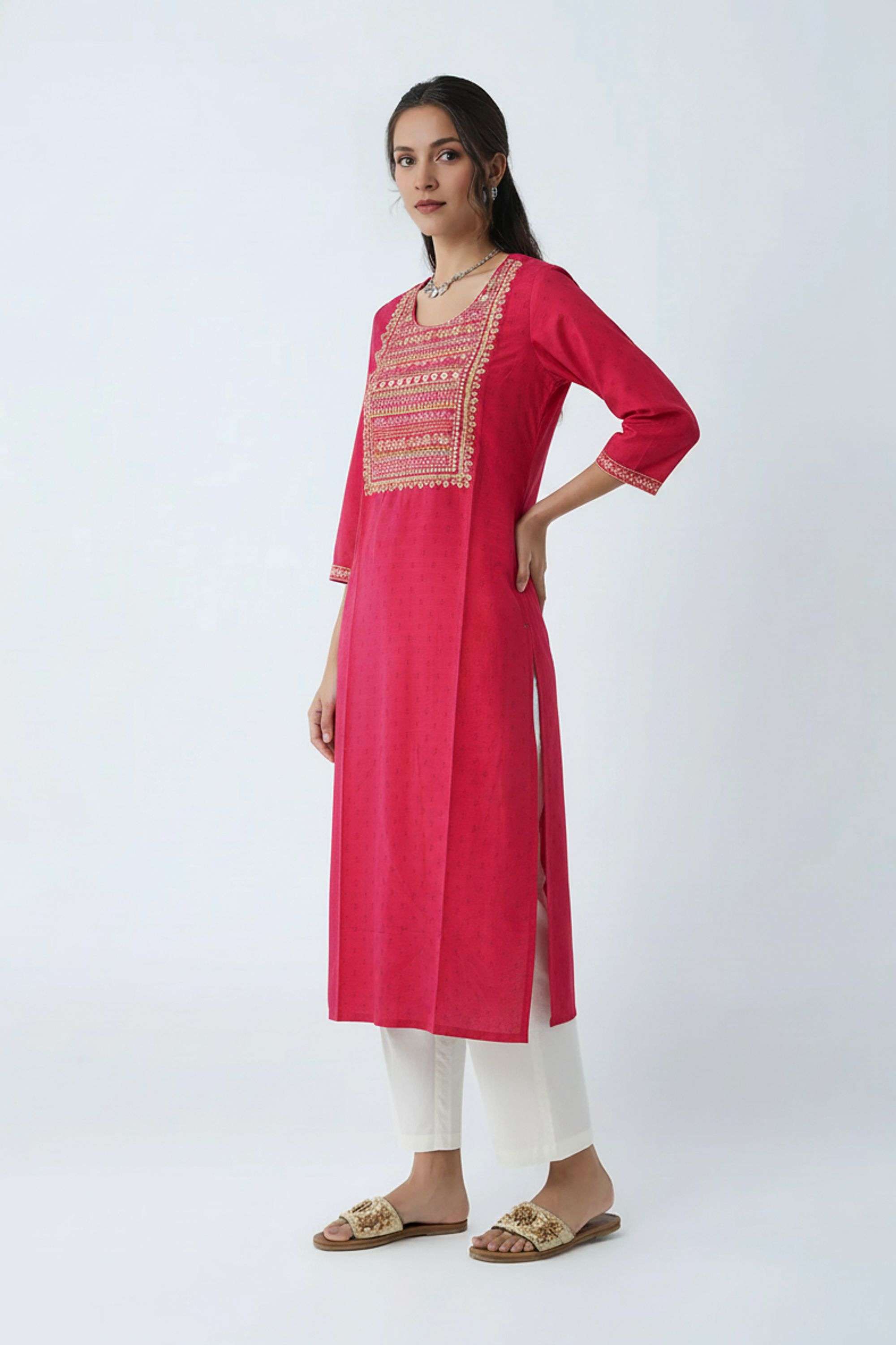Solid-Blended-Fabric-Round-Neck-Women-Fusion-Wear-Kurta