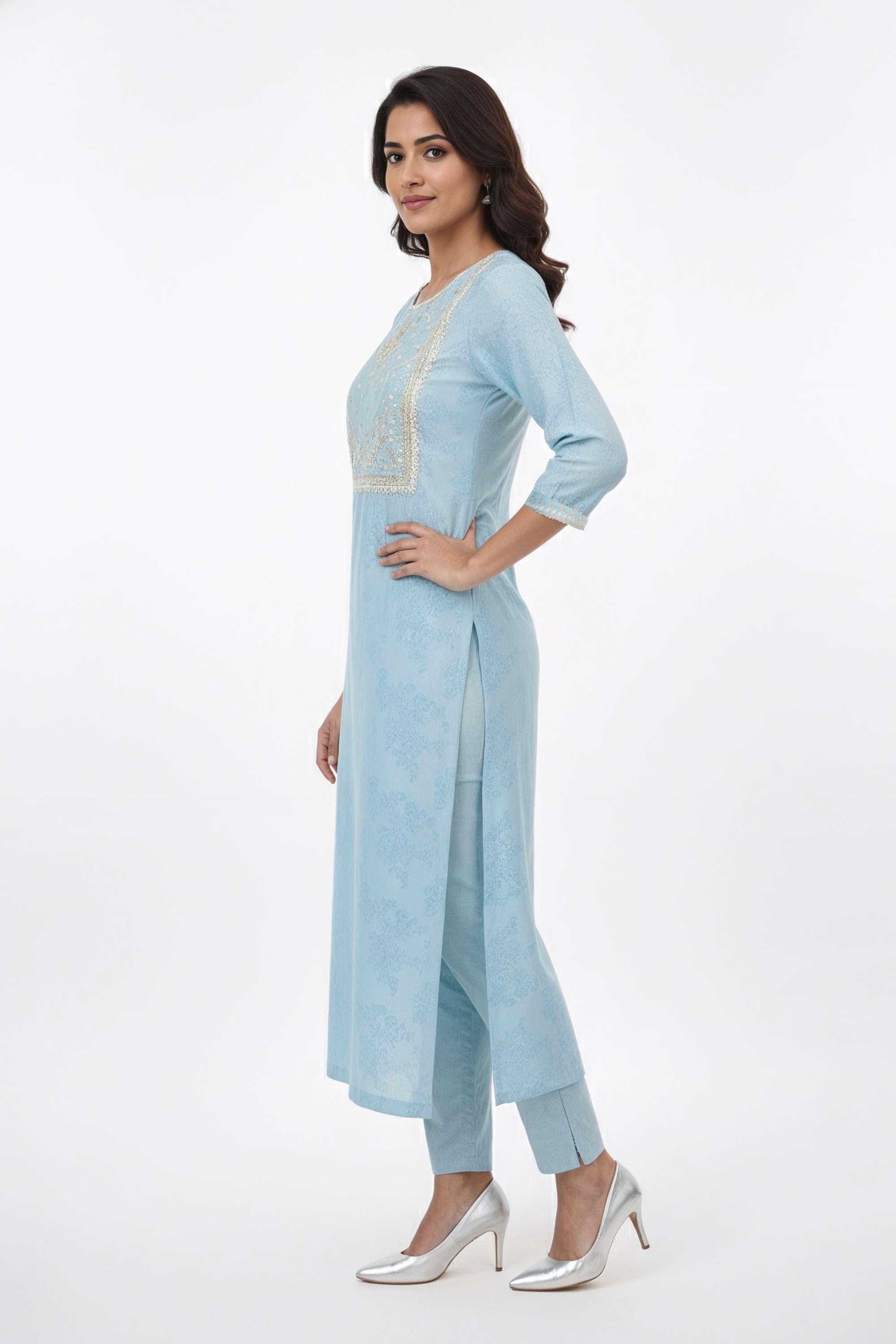 Embroidered-Blended-Fabric-Round-Neck-Women-Fusion-Wear-Kurta