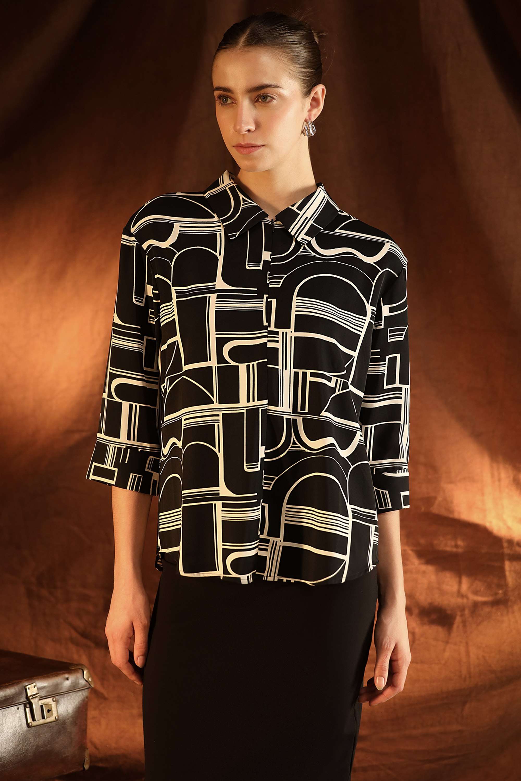 Abstract-Blended-Fabric-Collared-Casual-Wear-Women-Shirts