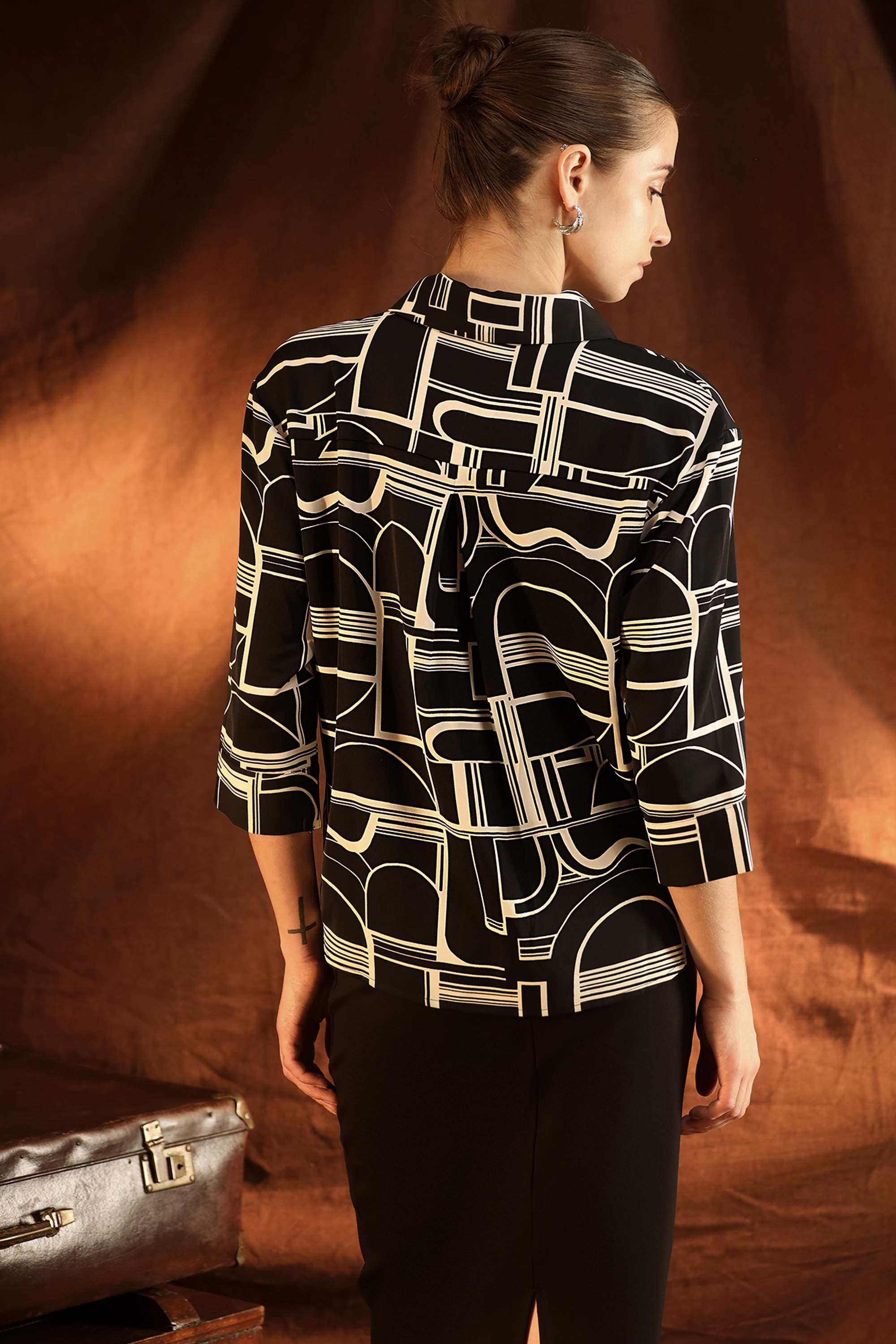 Abstract-Blended-Fabric-Collared-Casual-Wear-Women-Shirts