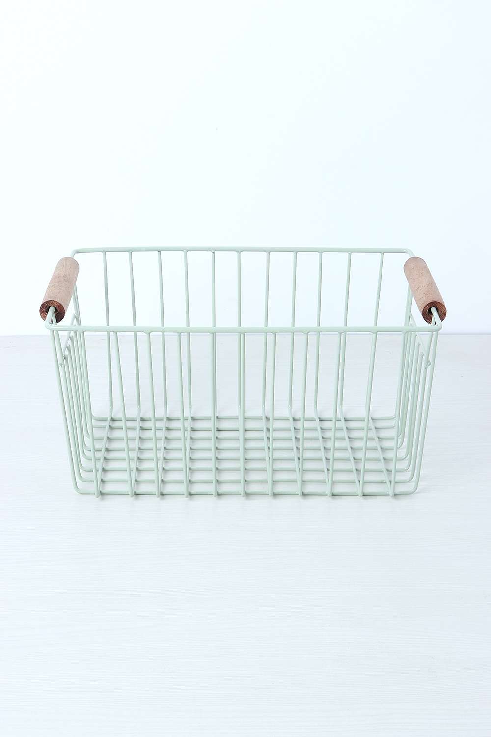 Homemade-Wire-Basket-W-Wdn-Hndl-S-Mint