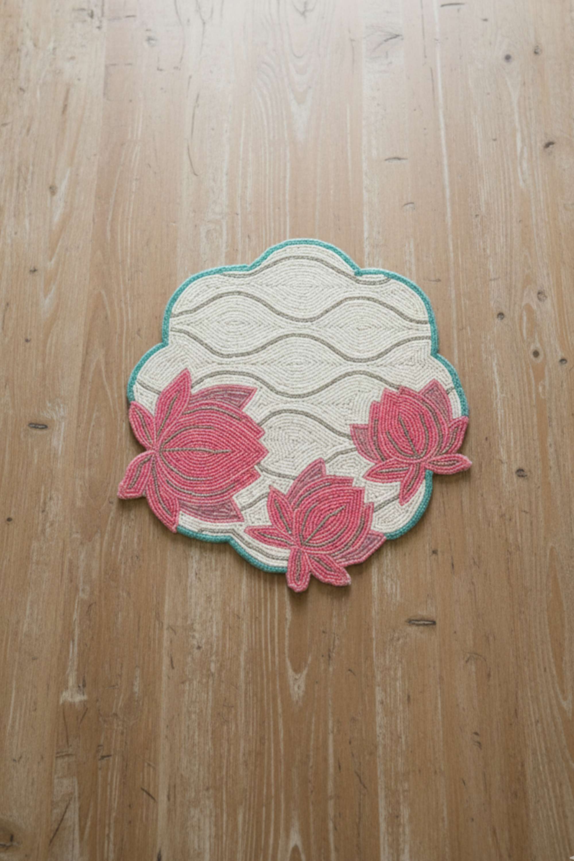 Gi-Amora-Lotus-Placemat-Dia-32-cm