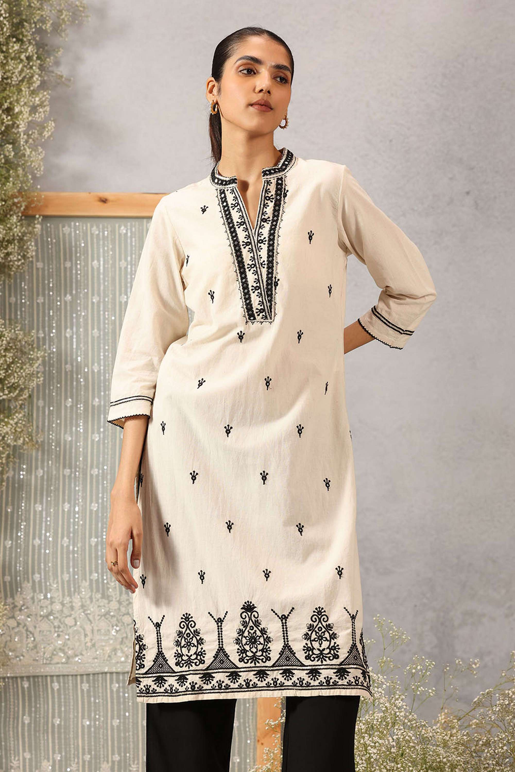 Embroidered-Rayon-Flex-Mandarin-collar-Women-s-Festive-Wear-Kurti