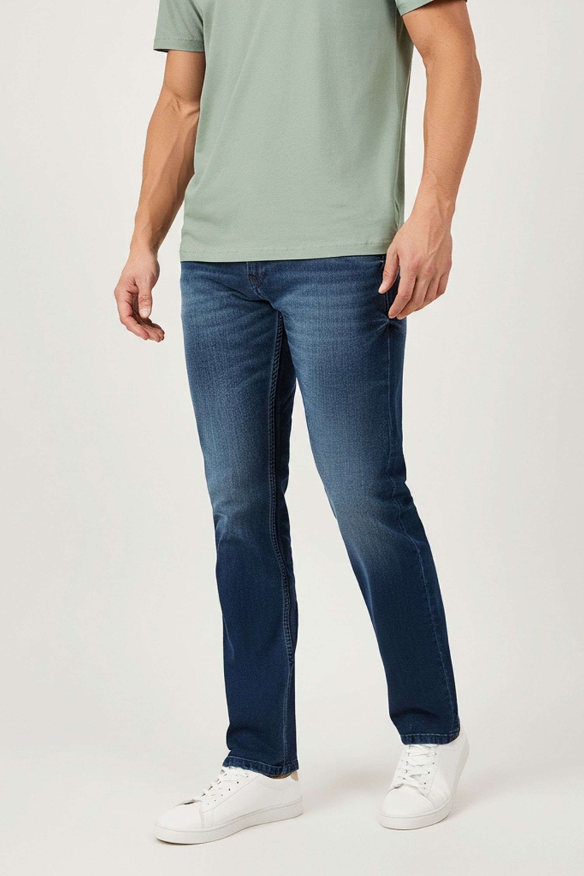 Solid-Blended-Fabric-Regular-Fit-Men-T-Shirt