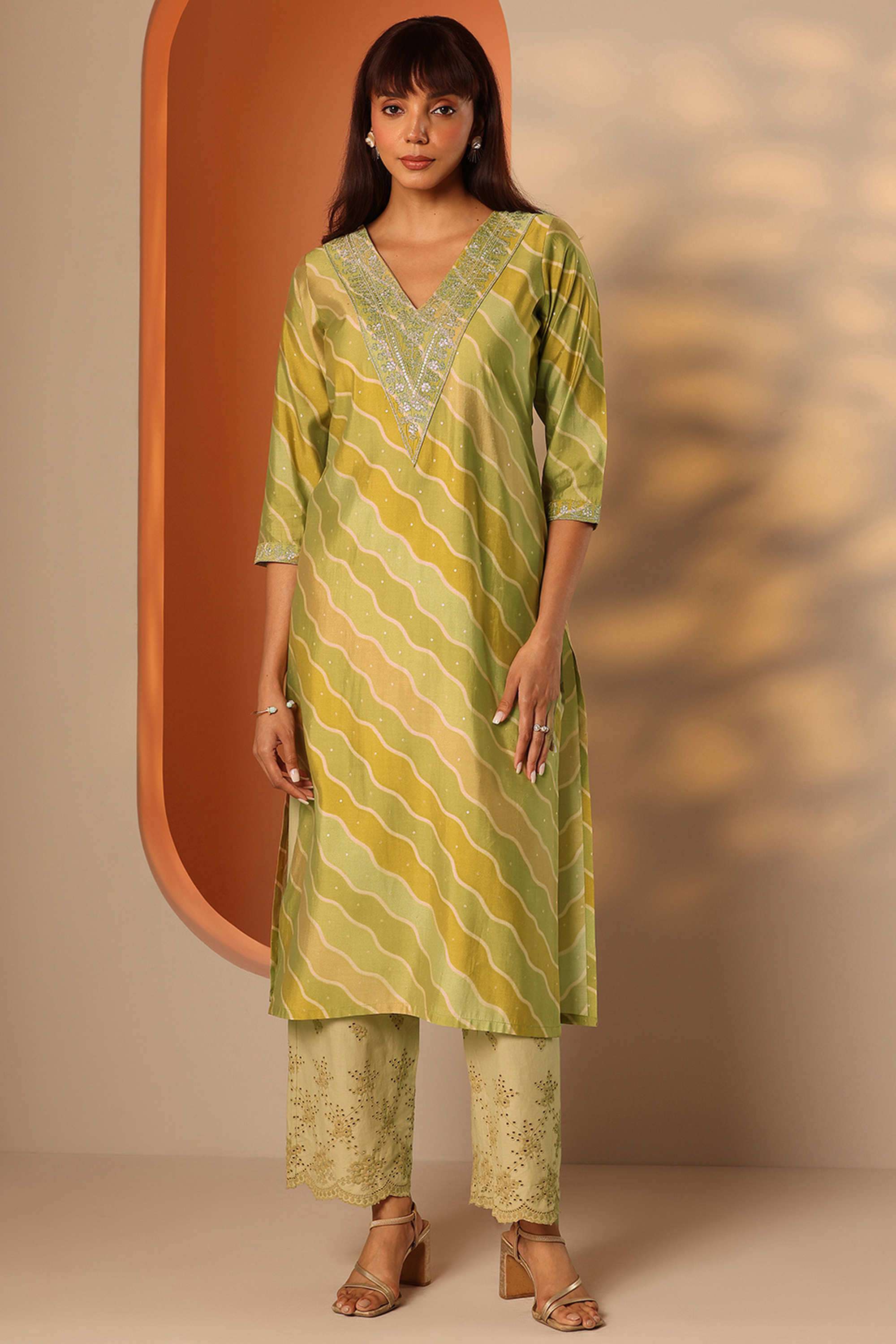 Printed-Silk-Blend-V-Neck-Women-s-Casual-Wear-Kurta